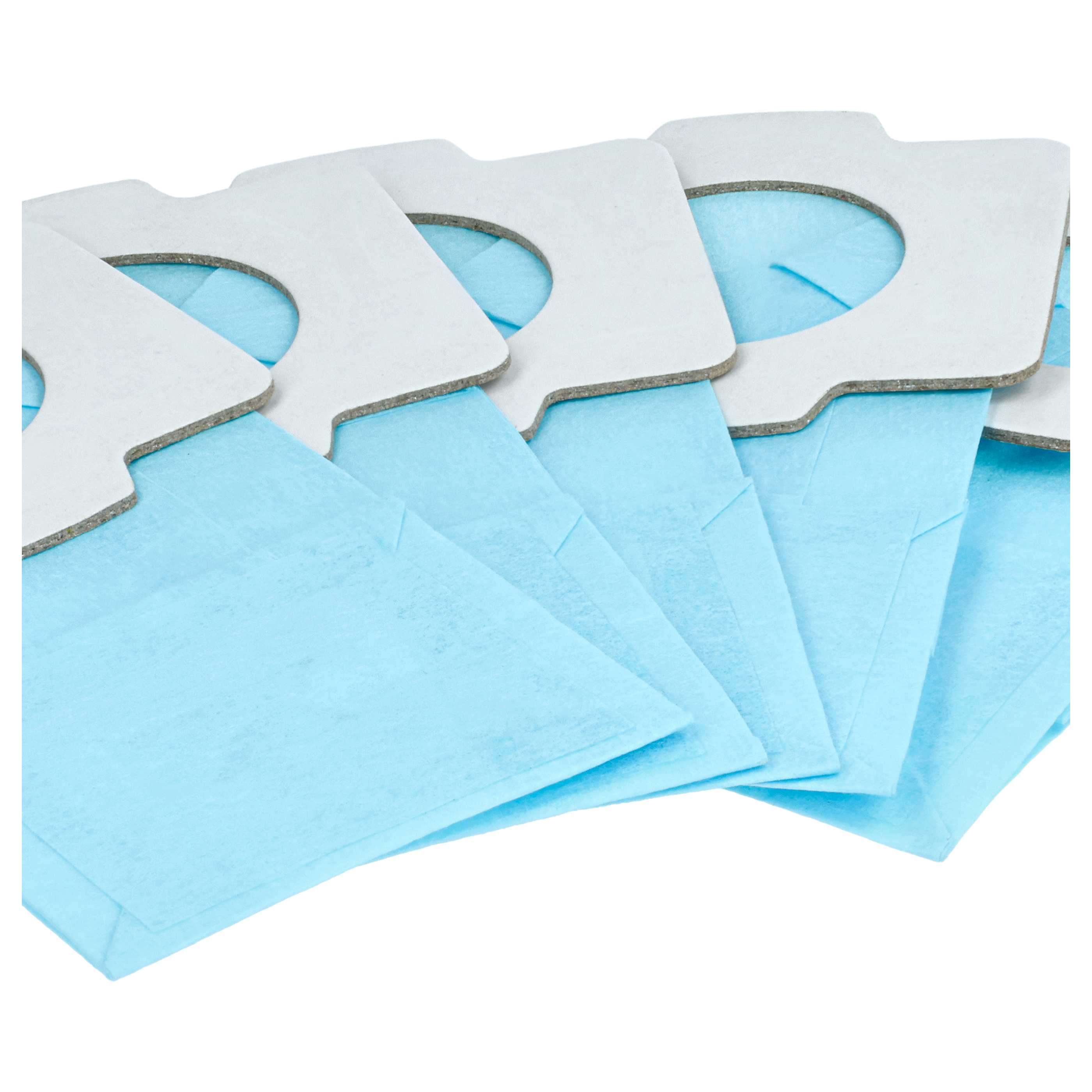 Mehrere blaue Staubsaugerbeutel mit weiss-grauen Pappkappen liegen fächerförmig auf einer weissen Fläche.