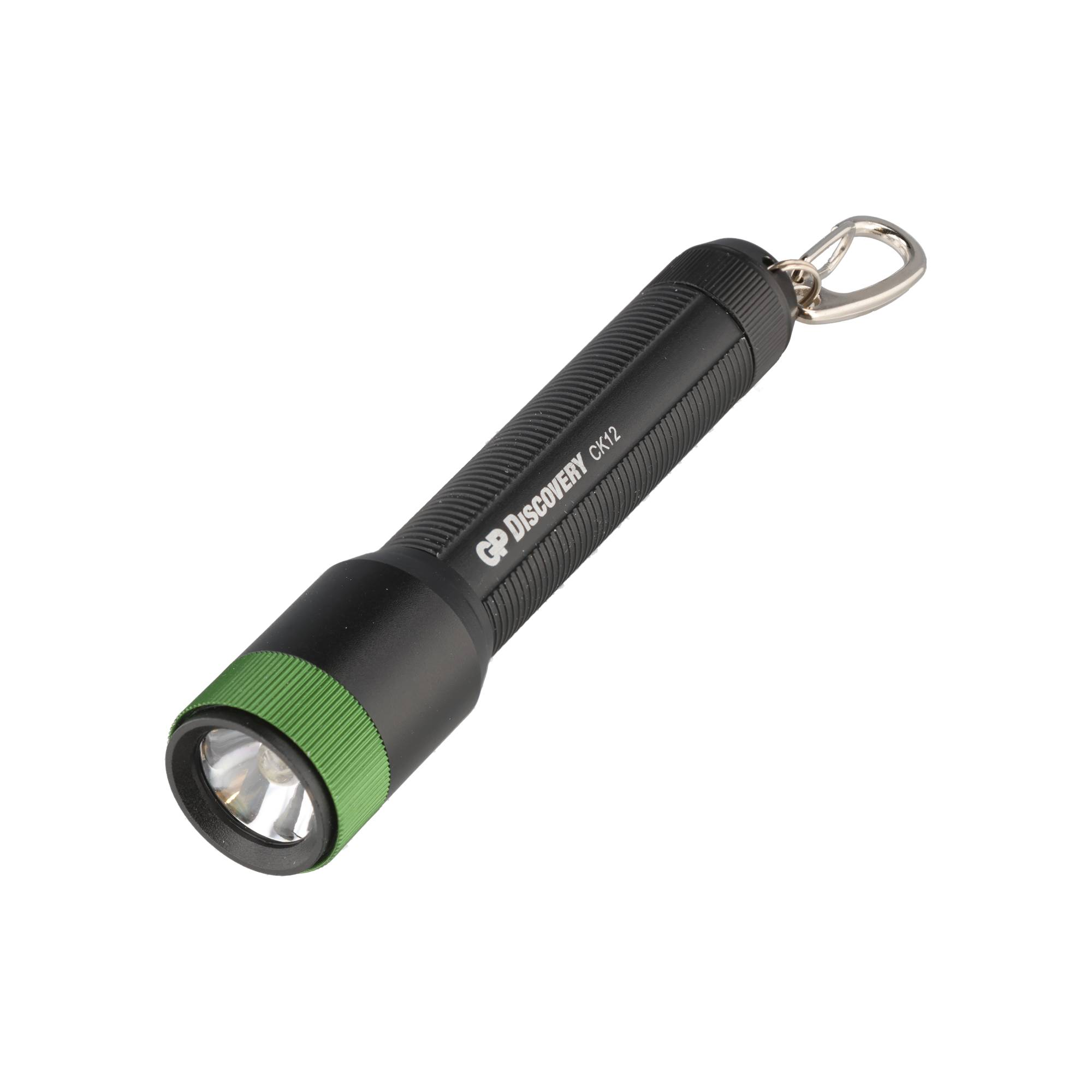 Eine schwarz-grüne GP Discovery CK12 Taschenlampe mit Schlüsselring vor weißem Hintergrund.
