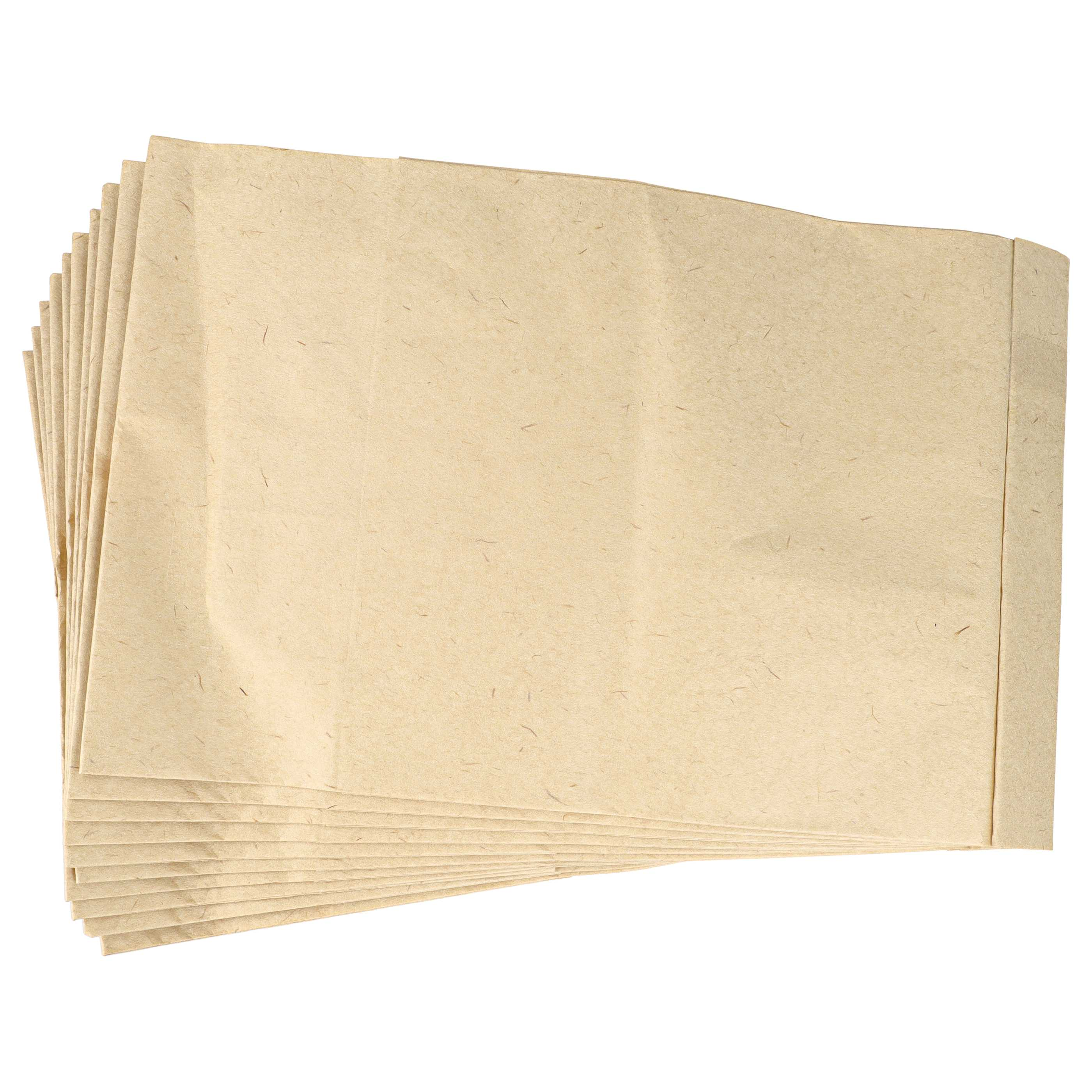Ein Stapel flacher, brauner Papiertüten auf weißem Hintergrund.
