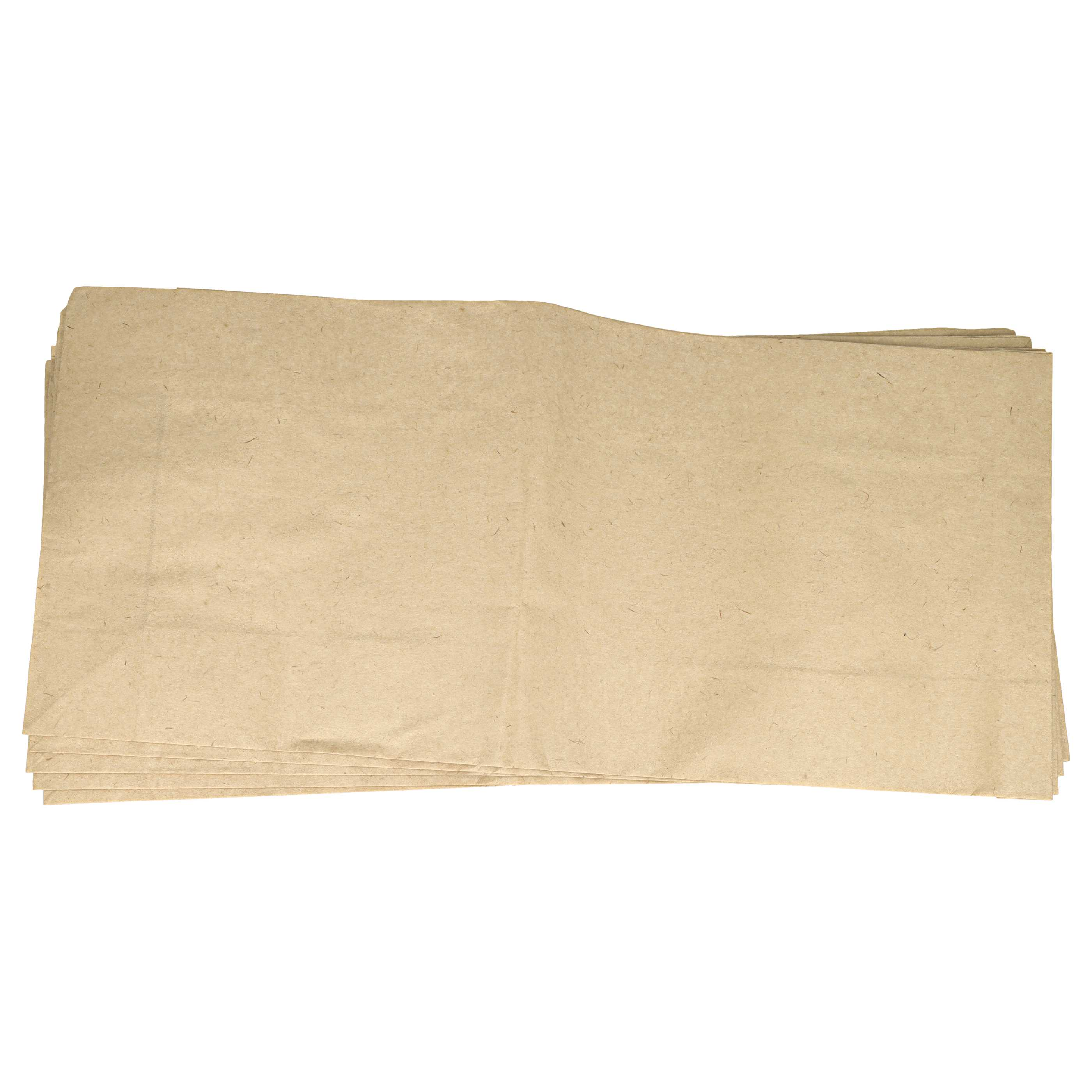 Ein Bündel flach liegender, brauner Papiertüten auf weißem Hintergrund.