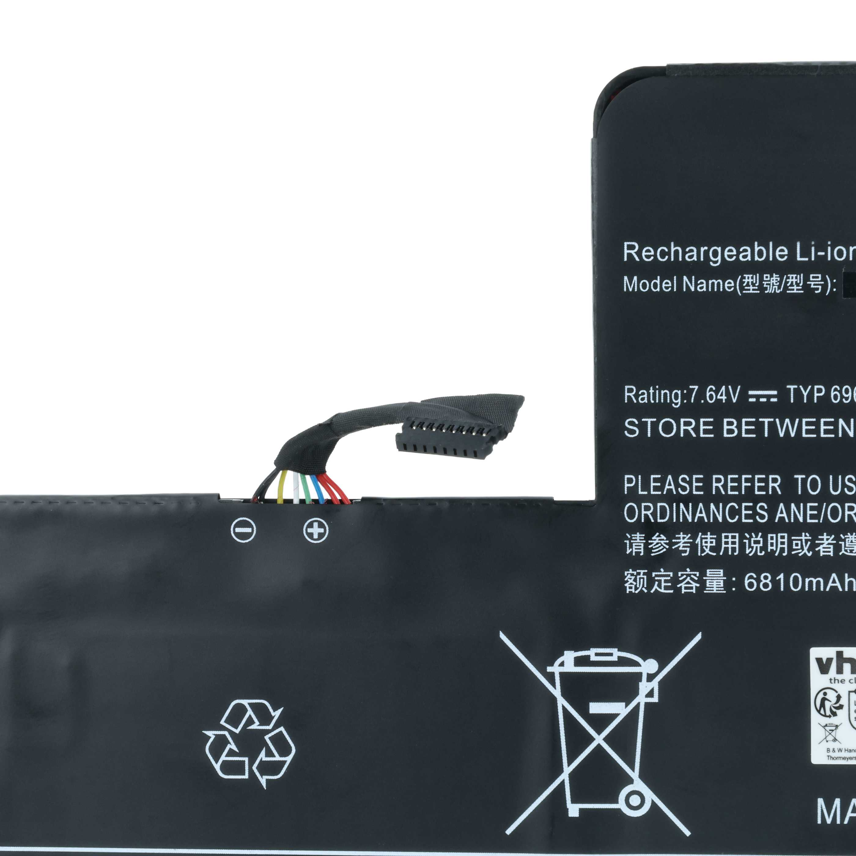 Schwarzer Akku mit weißer Beschriftung, bunten Kabeln und einem Stecker.