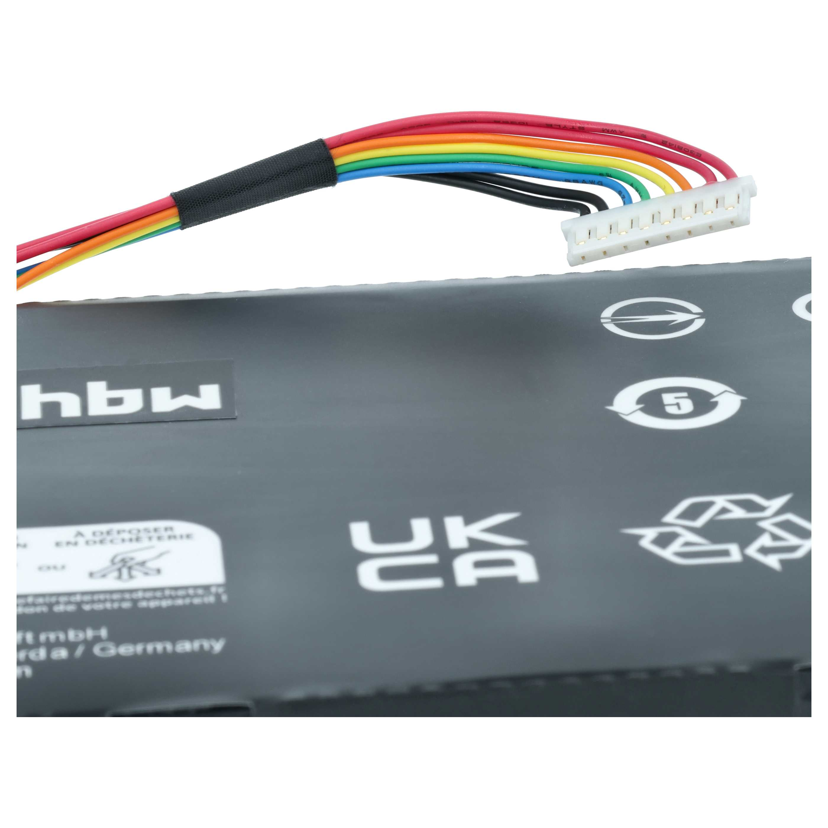 Buntes Flachbandkabel verbunden mit einem schwarzen Batteriegehäuse.