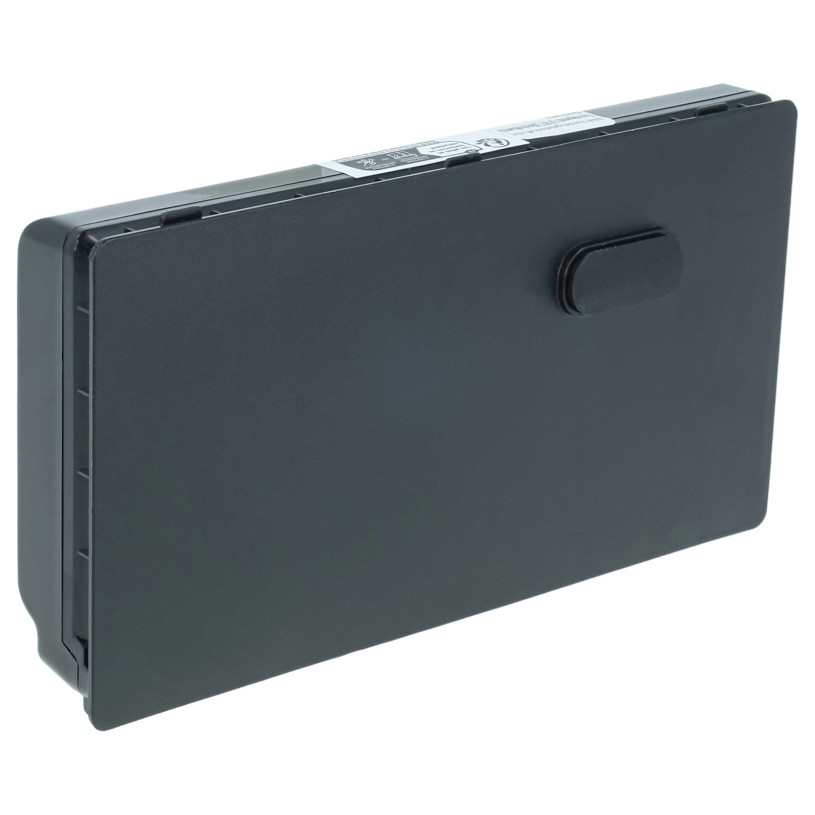 Ein schwarzer, rechteckiger Laptop-Akku mit einer kleinen Gummilasche auf der flachen Oberfläche.