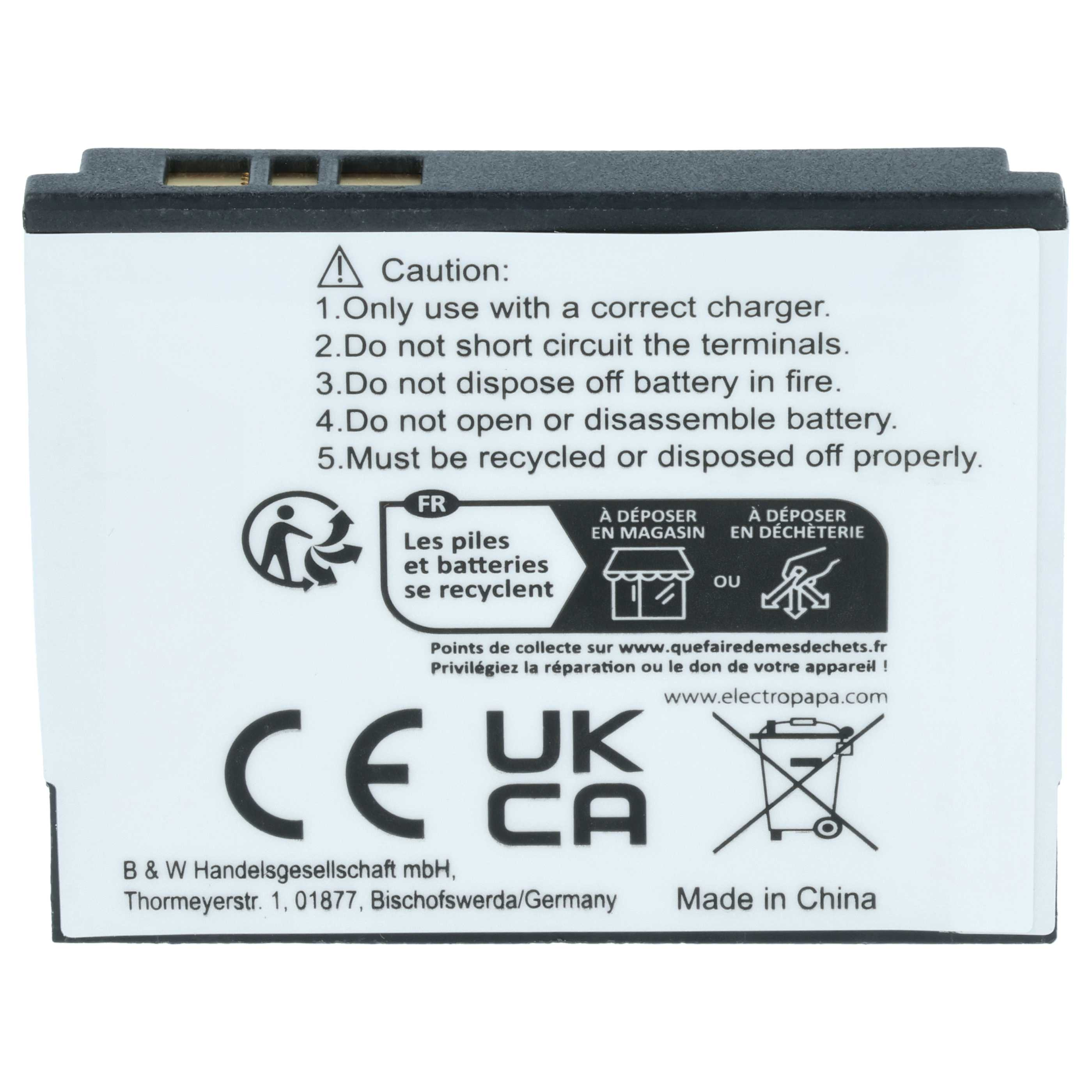 Etikett auf einer wiederaufladbaren Batterie mit Warnhinweisen, CE- und UKCA-Zeichen sowie Recycling-Symbolen.