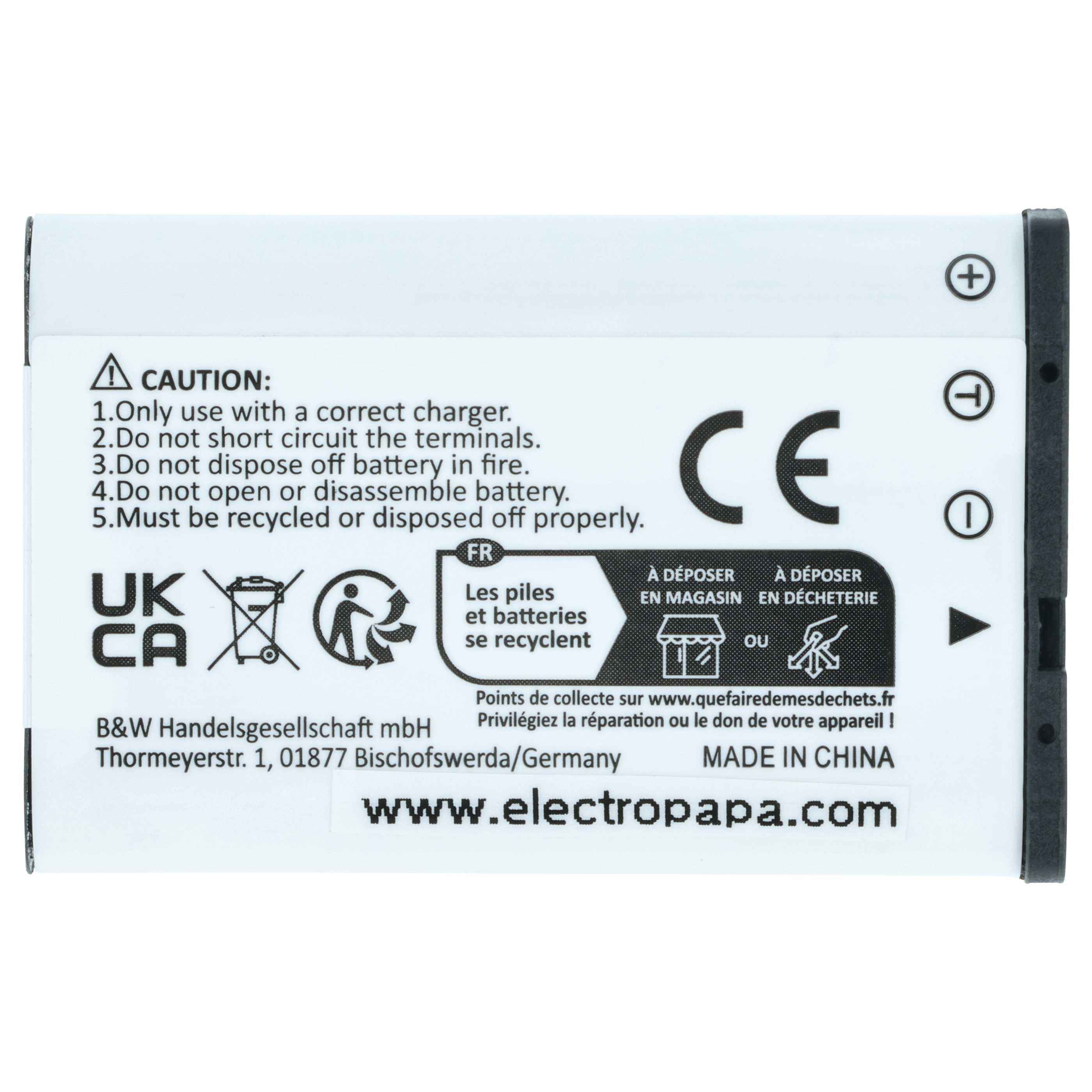 Weiße Batterie mit Warnhinweisen, CE-Kennzeichnung und Recycling-Symbolen.