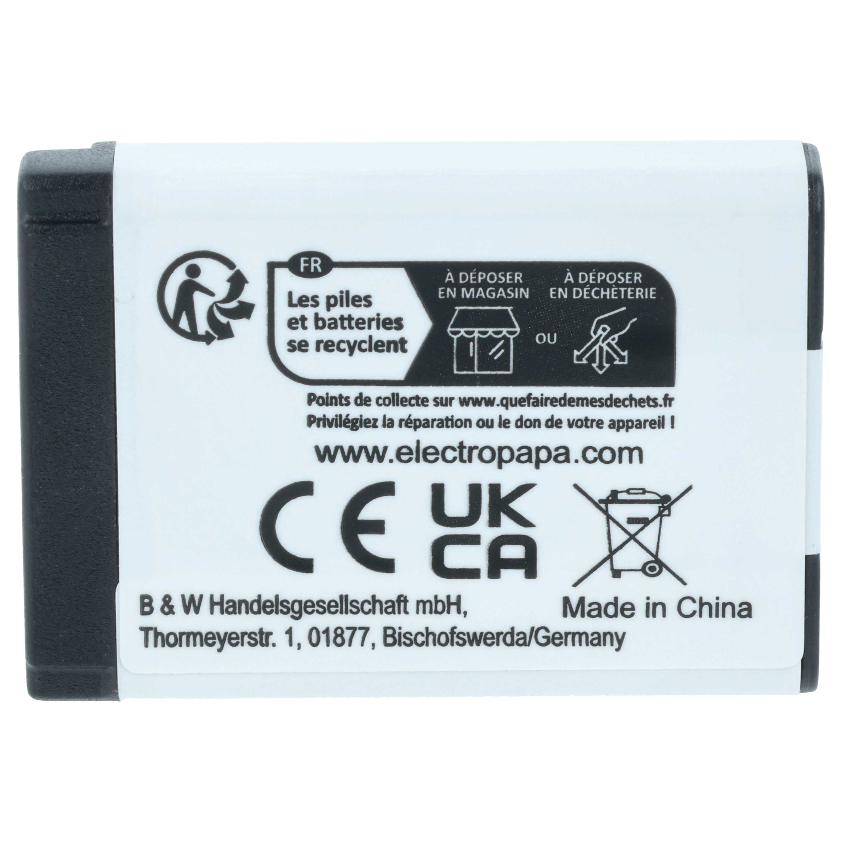 Rückseite einer schwarzen und weißen Batterie mit Recycling-Symbolen, CE-Kennzeichnung und Herstellerinformationen.