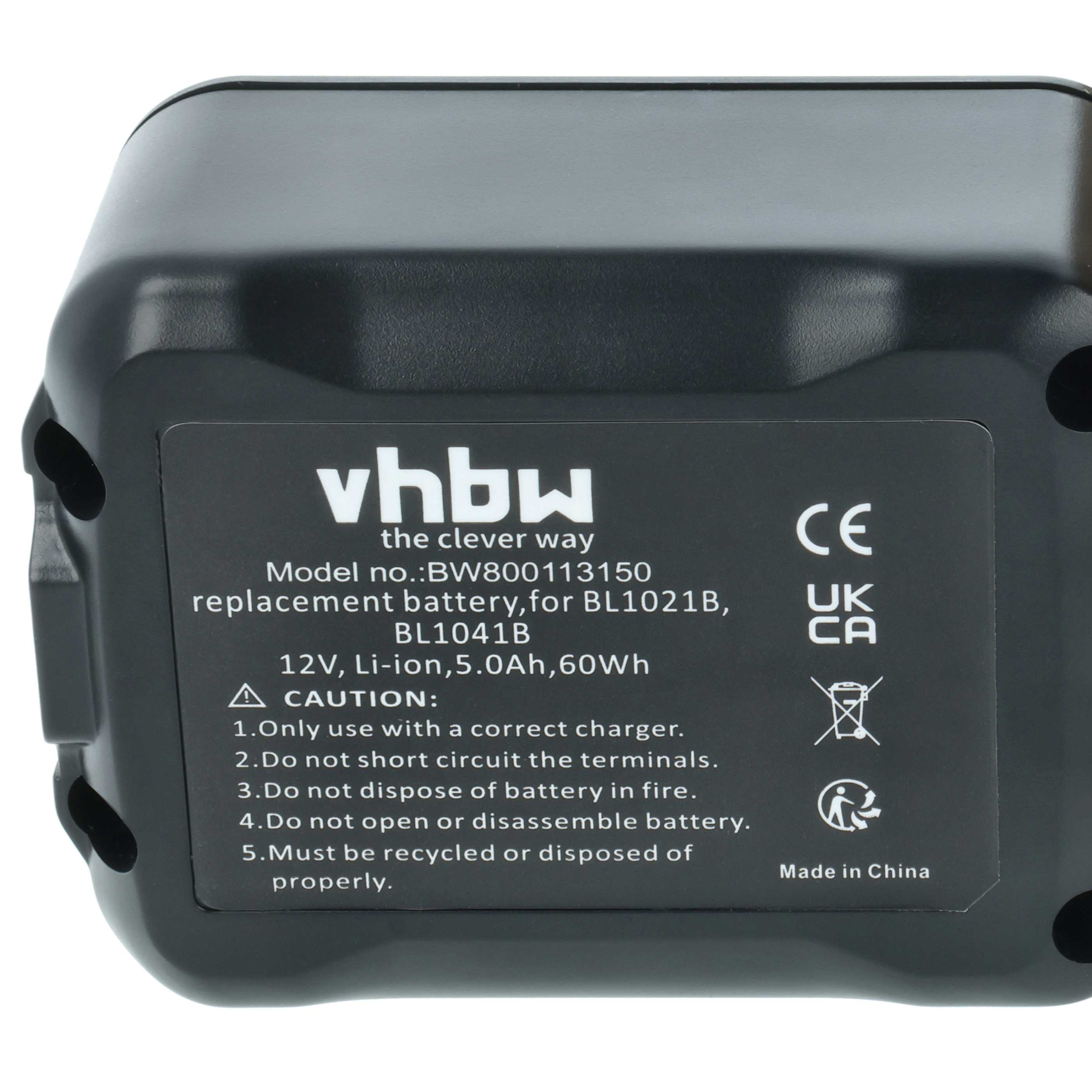 Aufkleber auf einem schwarzen Akku mit Vhbw-Logo, Modellnummer und Sicherheitshinweisen.