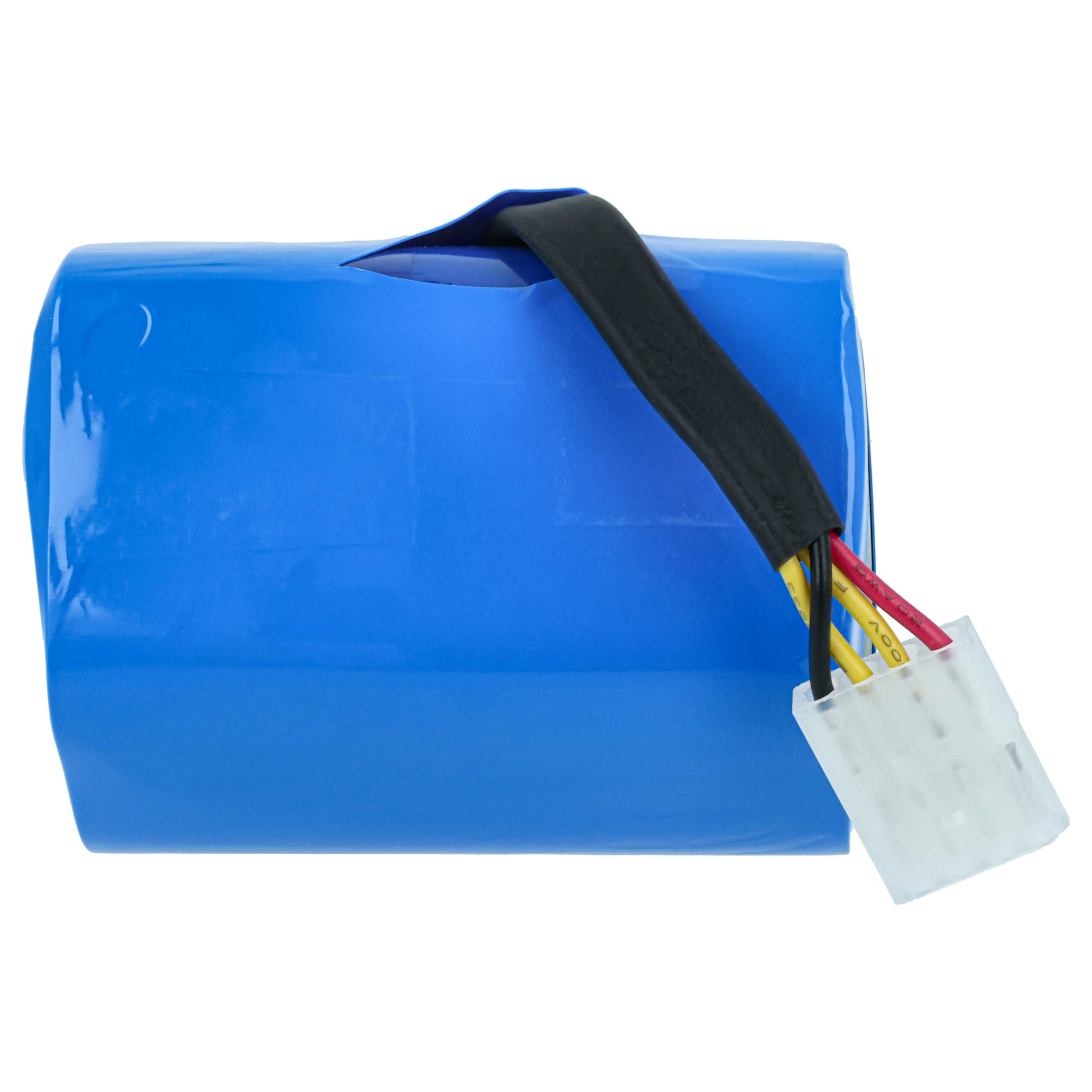 Ein blauer Akkupack mit einem schwarzen Kabel und einem weißen Stecker vor weißem Hintergrund.
