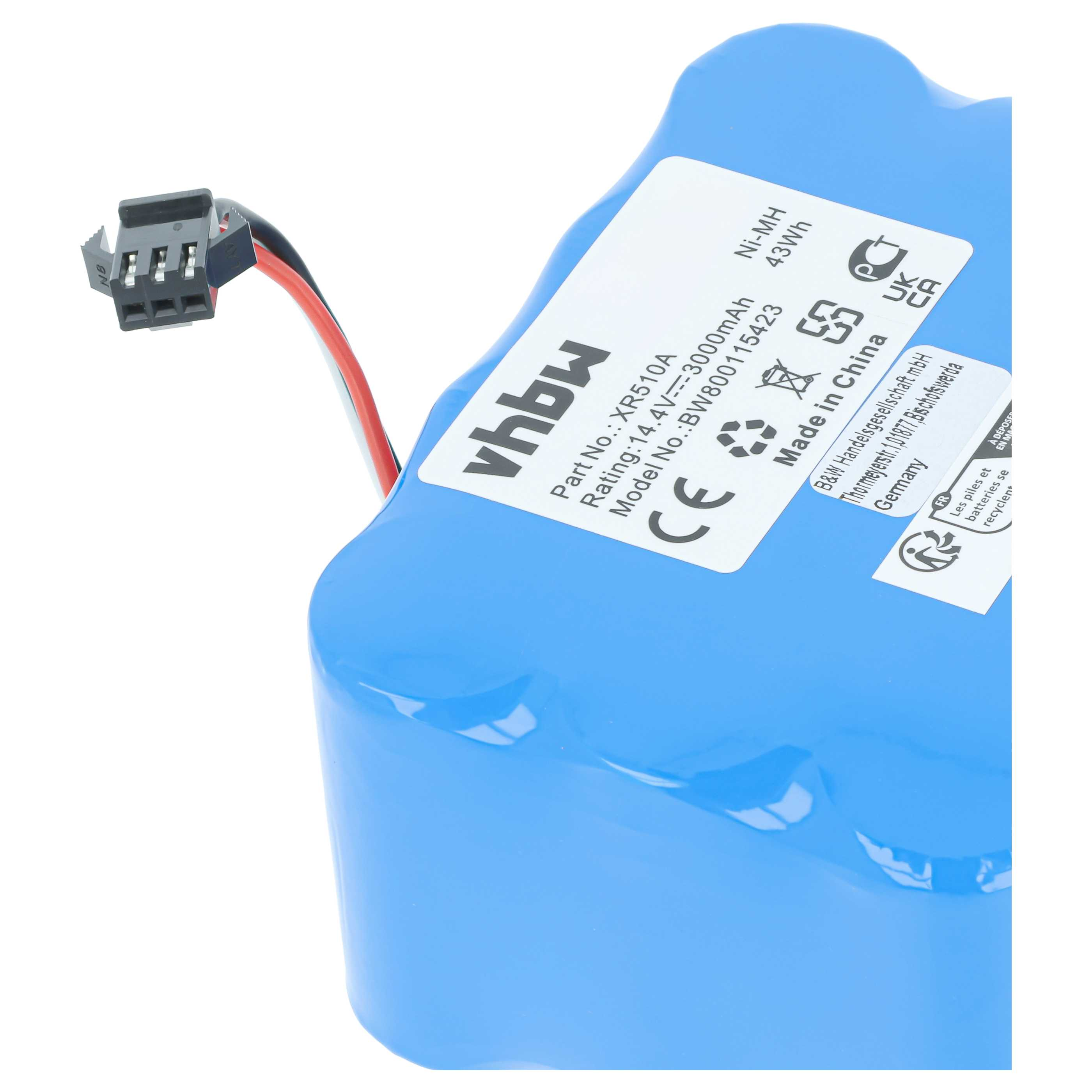 Ein blauer Akku mit weißem Etikett und angeschlossenem schwarzen Stecker.