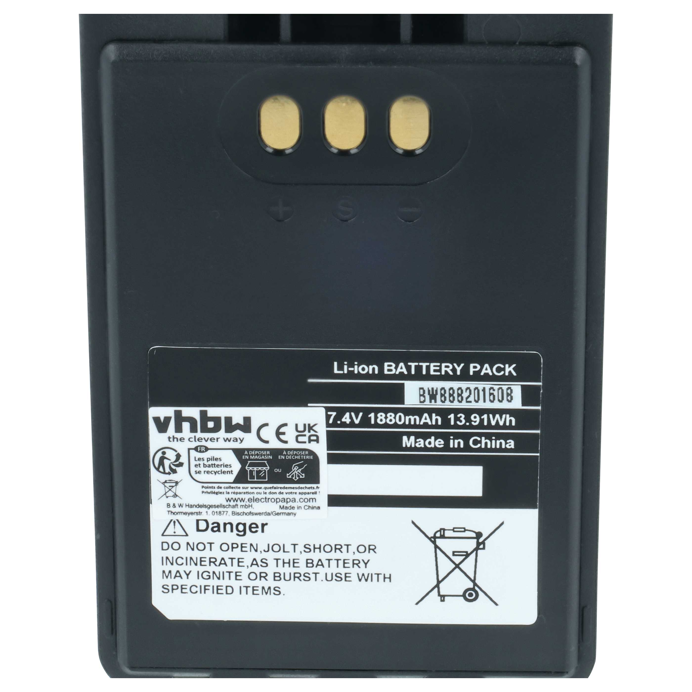 Ein schwarzer Li-Ionen-Akku mit Sicherheitsscheinen, elektrischen Kontakten und Aufdruck auf einem weißen Aufkleber.