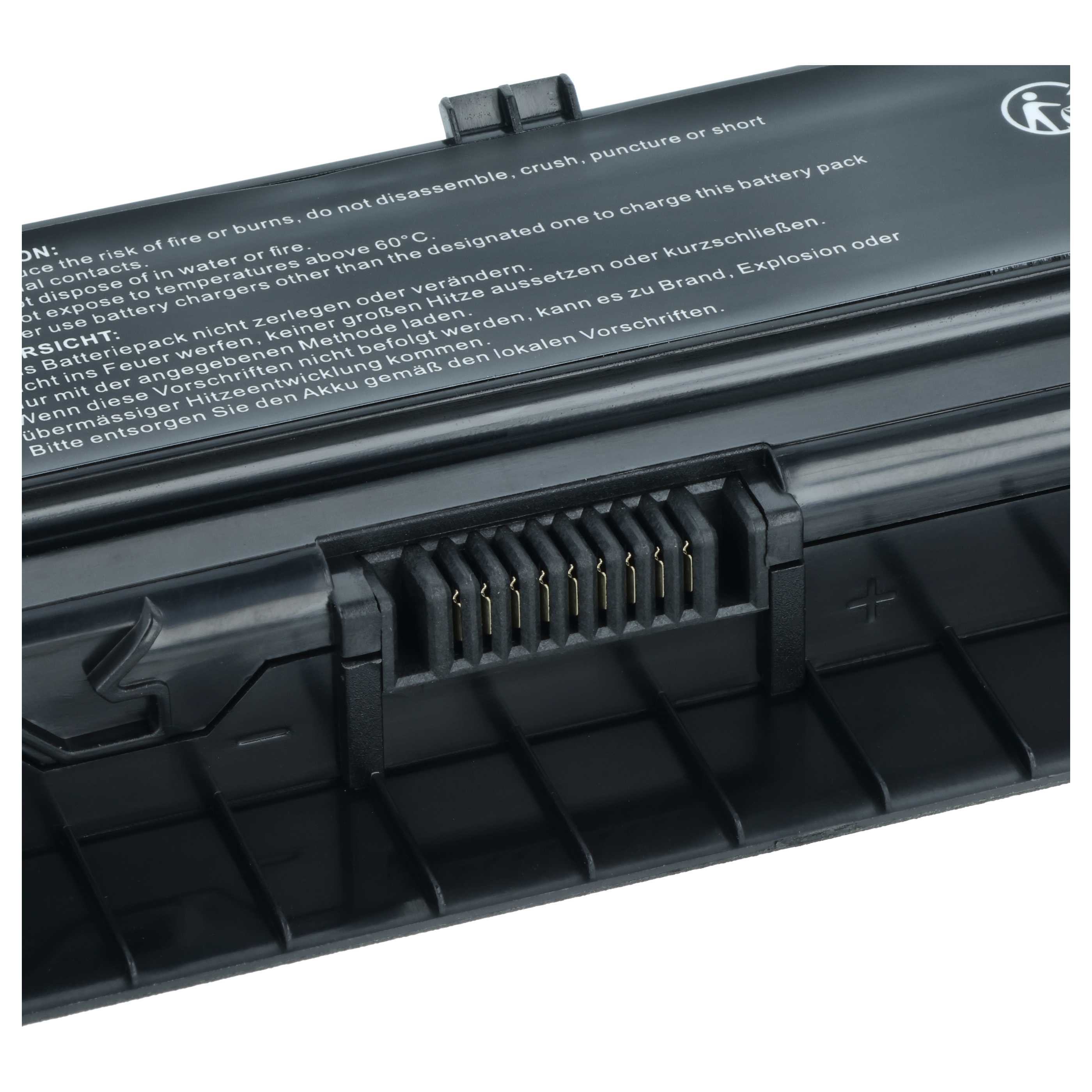 Nahaufnahme einer schwarzen Laptop-Batterie mit englischen und deutschen Warnhinweisen.