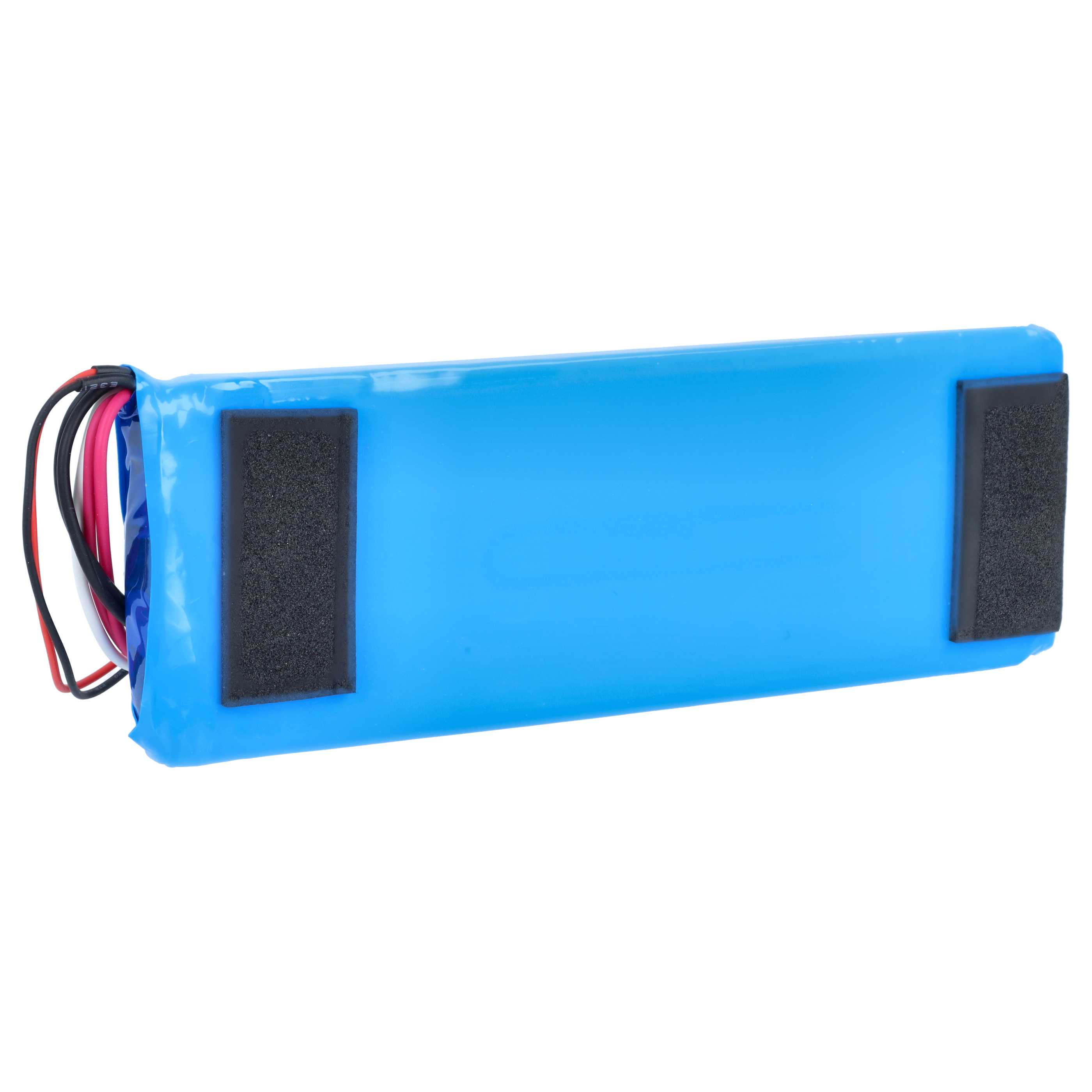 Ein länglicher, blauer Lithium-Ionen-Akku mit zwei schwarzen Klettstreifen und mehreren bunten Kabeln auf weißem Grund.
