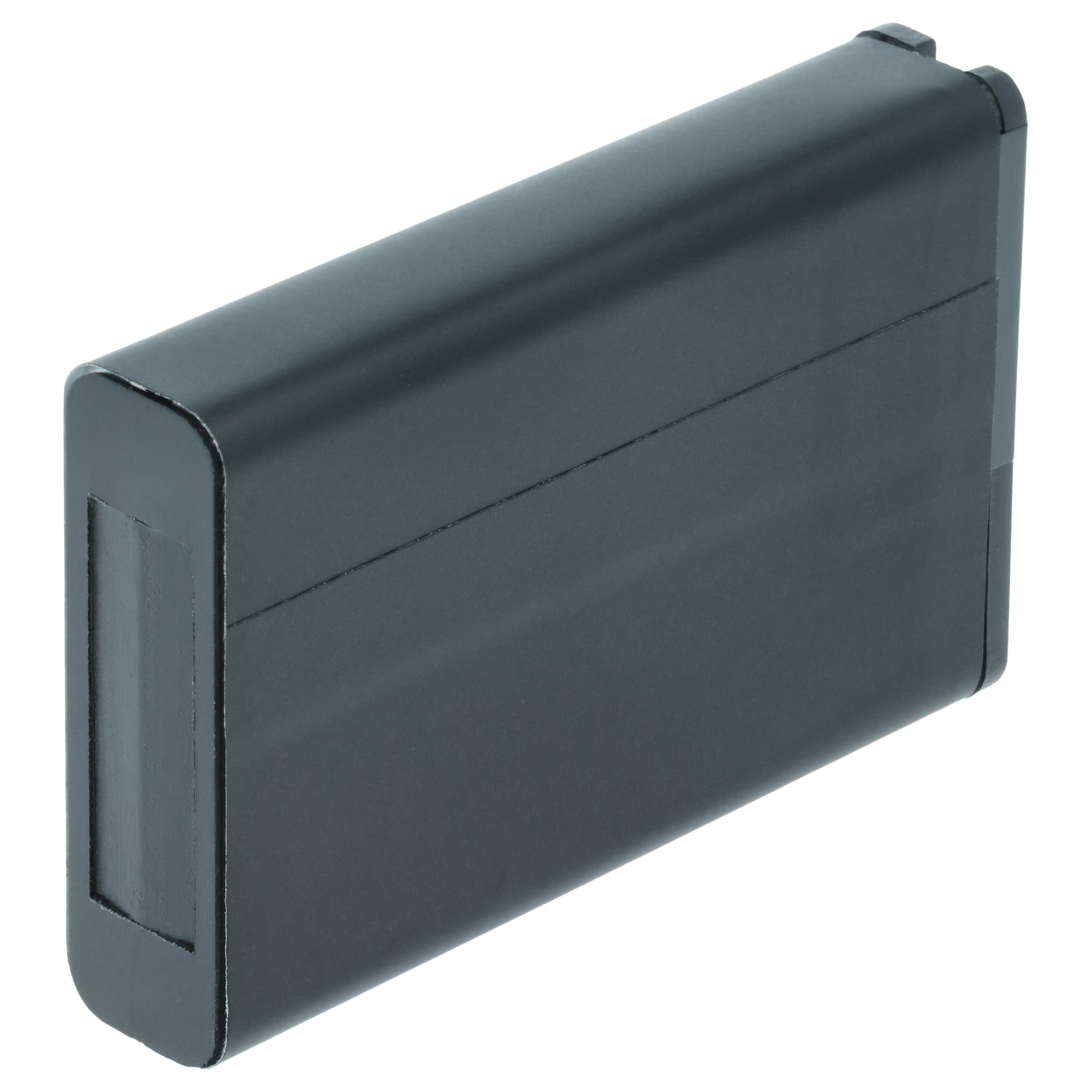 Ein länglicher schwarzer Lithium-Ionen-Akku vor einem weißen Hintergrund.