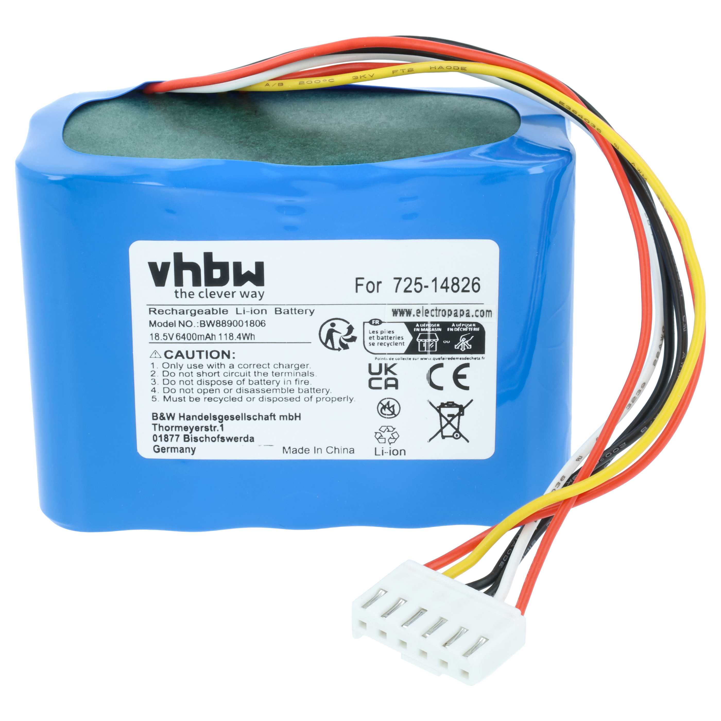Ein blauer Li-Ion-Akku mit VHBW-Etikett und angeschlossenen roten, gelben, schwarzen und weißen Kabeln mit Stecker.