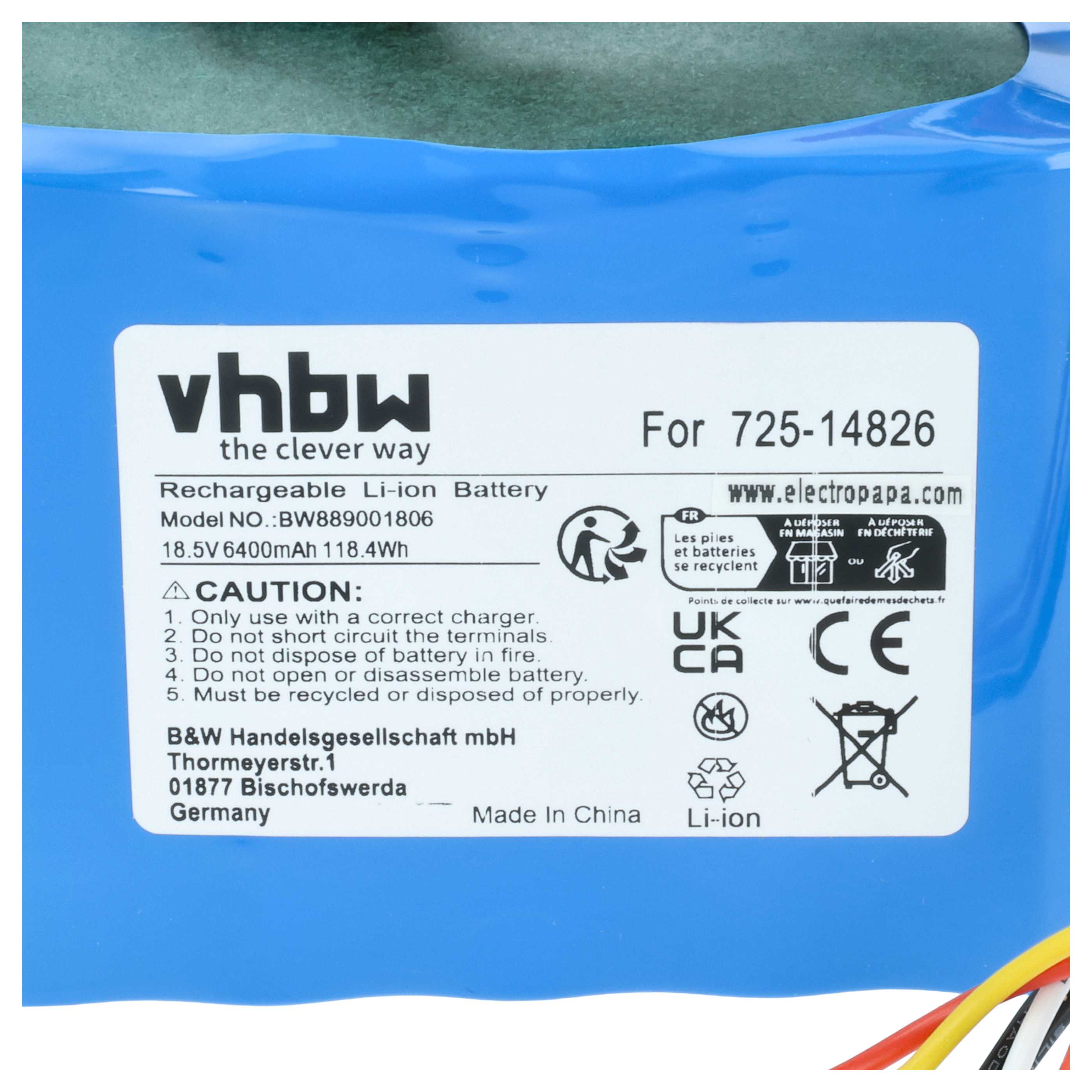 Aufkleber auf einem blauen Akku mit Warnhinweisen, Modellnummer und technischen Daten.