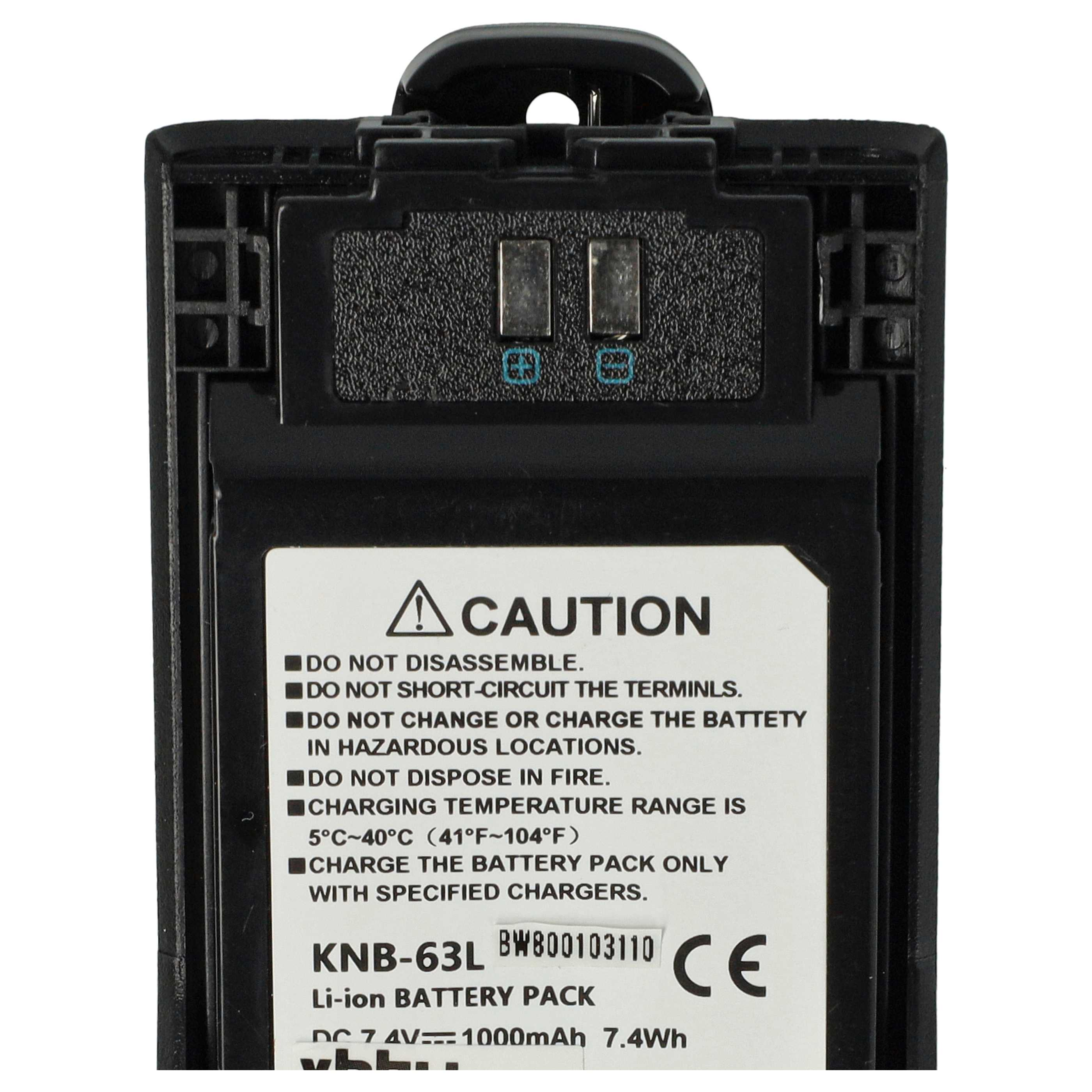 Nahaufnahme einer schwarzen Lithium-Ionen-Batterie mit einer weißen Warn- und Informationsaufschrift auf der Vorderseite.