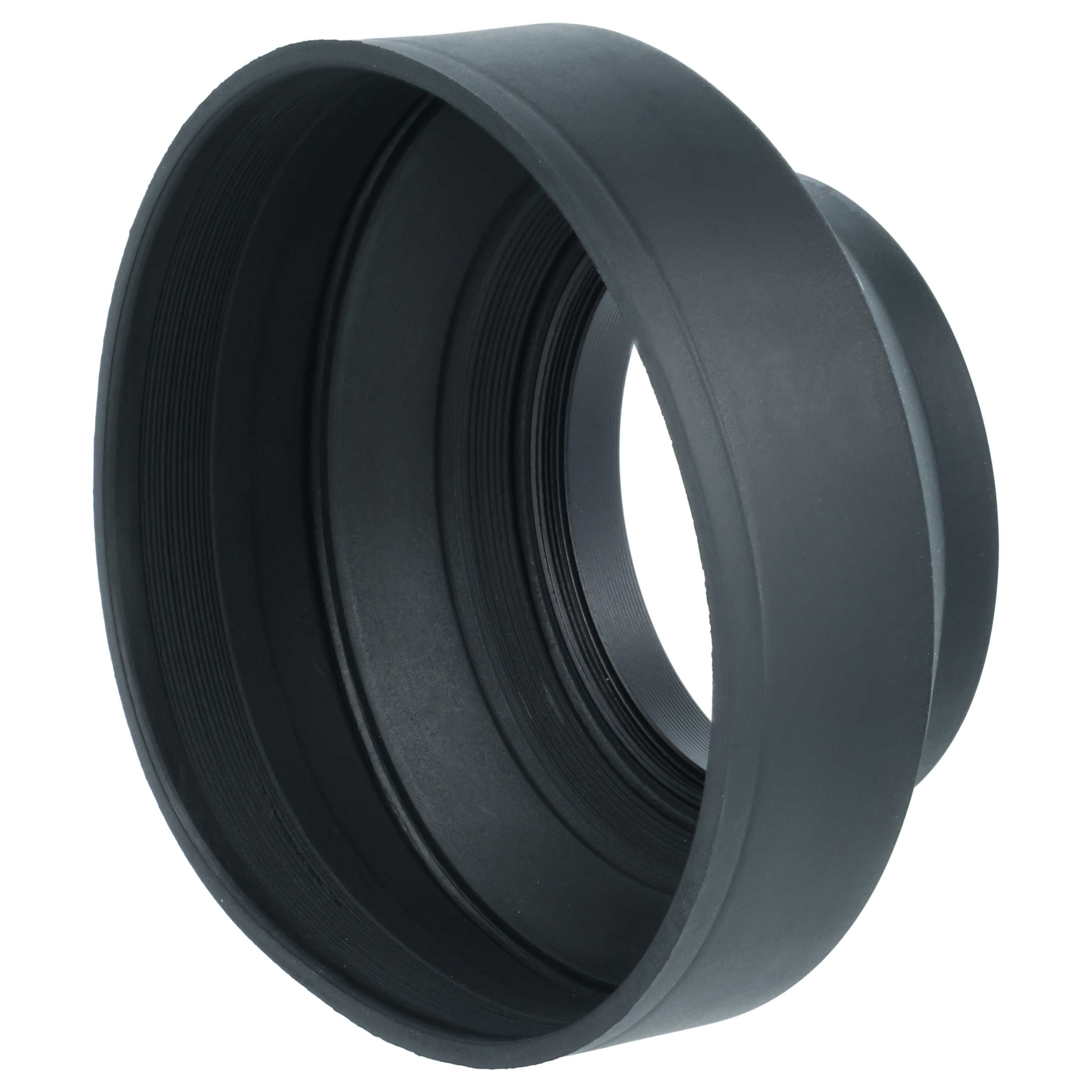 Eine schwarze Kamera-Gegenlichtblende aus Gummi in Schrägansicht auf weißem Hintergrund.