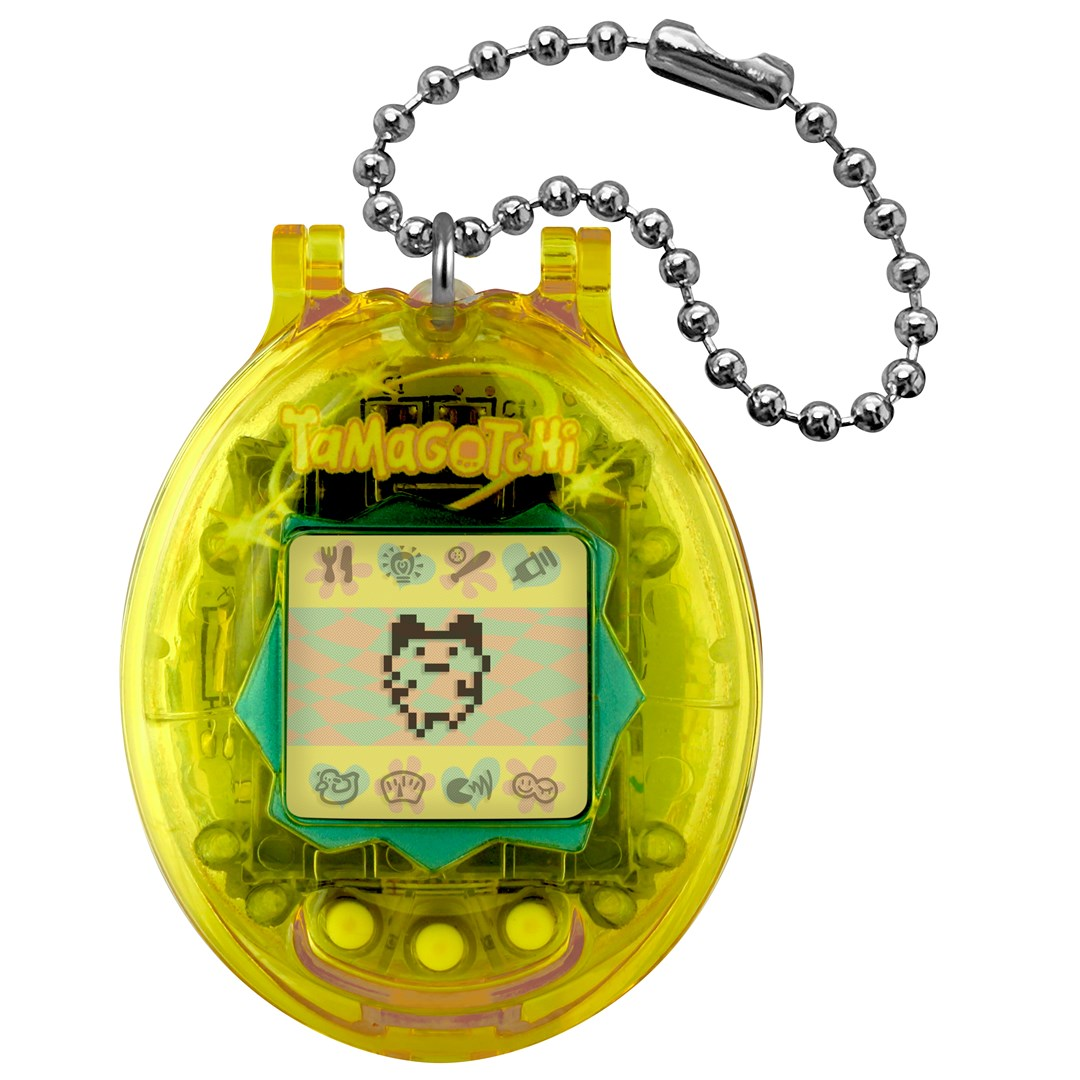 Przezroczysta żółta zabawka Tamagotchi z cyfrowym ekranem przedstawiającym pikselowego zwierzaka.