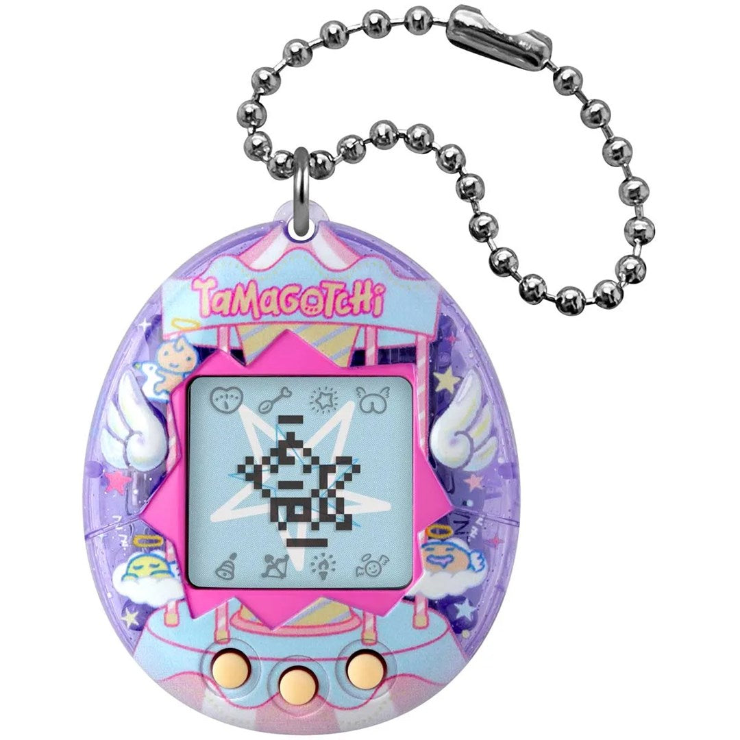 Fioletowe urządzenie Tamagotchi z łańcuszkiem, cyfrowym zwierzakiem i różową ramką w gwiazdki.