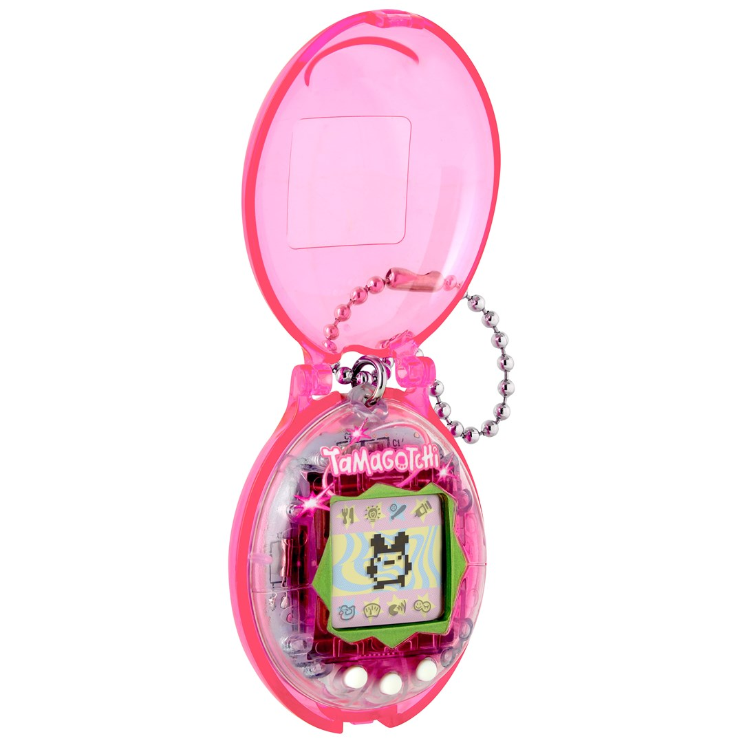 Różowy, otwarty brelok Tamagotchi z łańcuszkiem i cyfrowym zwierzakiem na ekranie.