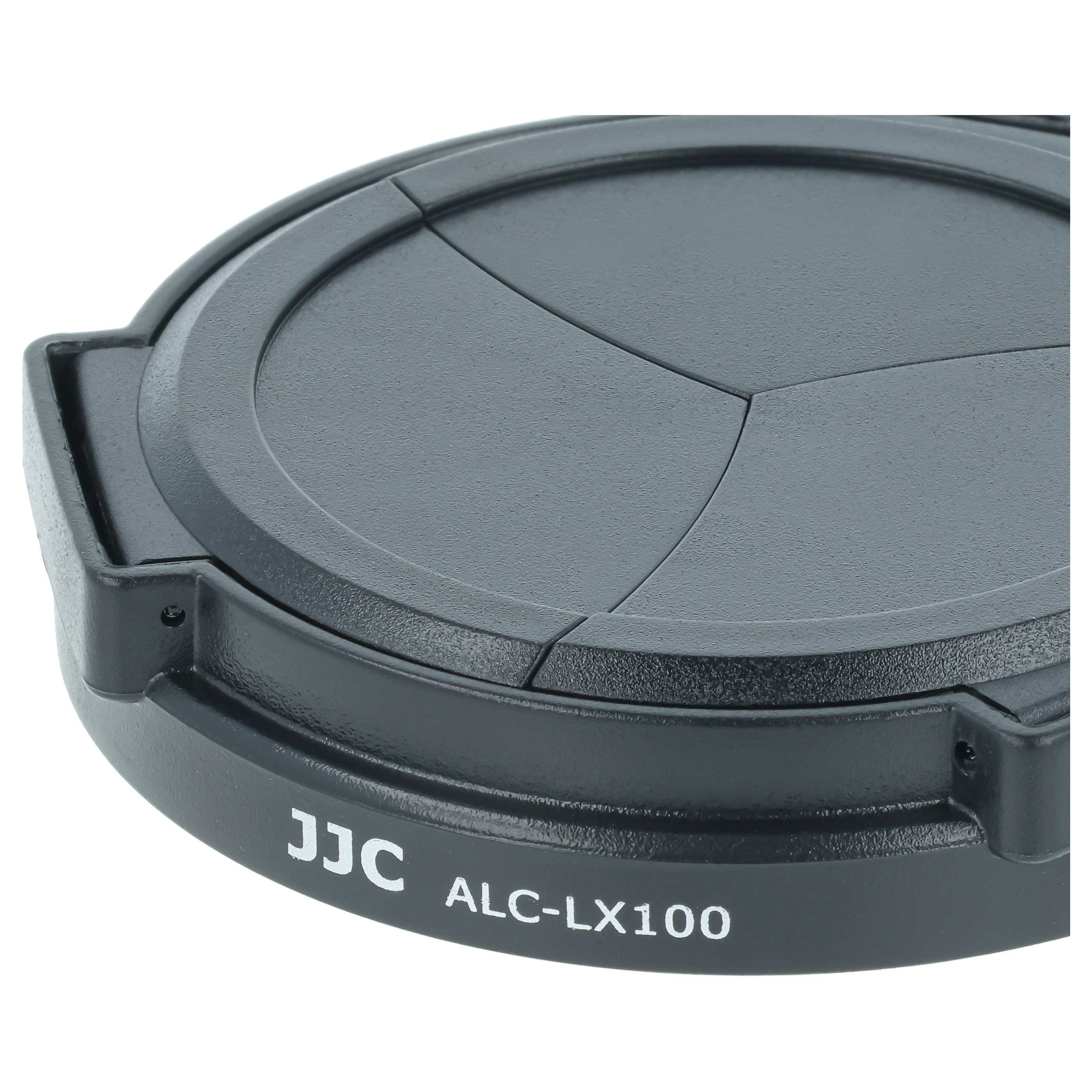Schwarzer JJC ALC-LX100 Objektivdeckel mit drei zusammenklappbaren Segmenten auf weißem Hintergrund.