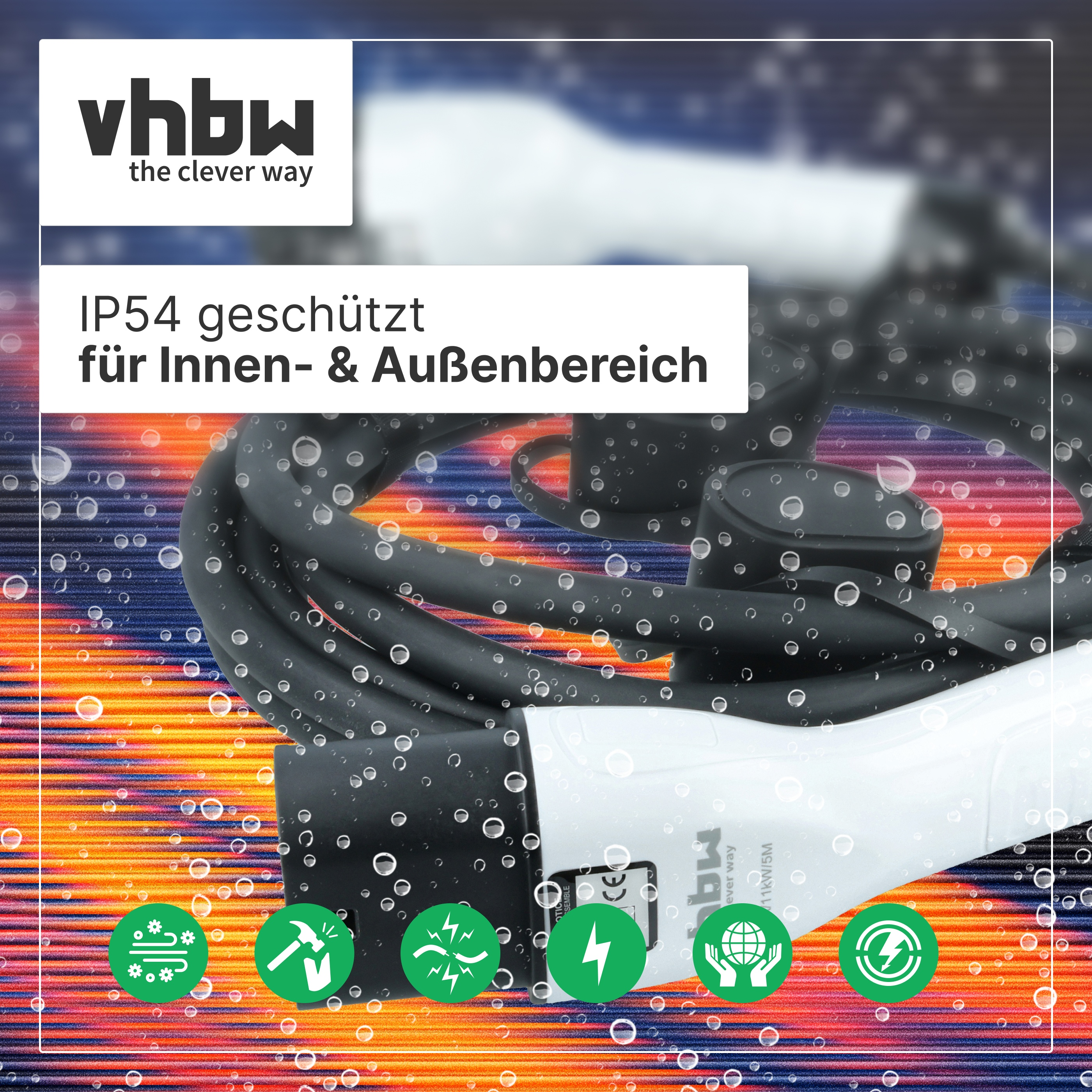 Wasserdichtes EV-Ladekabel mit Schutz für Innen- und Außenbereiche, umgeben von Wassertropfen.