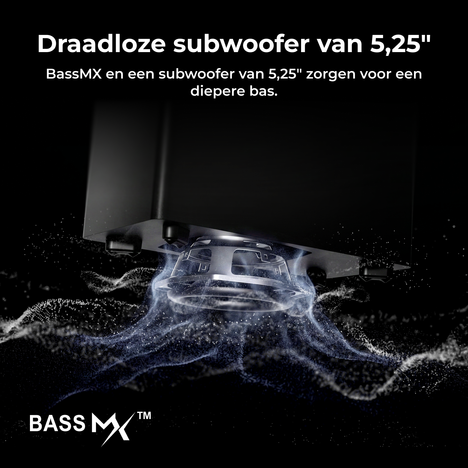 Een zwarte draadloze subwoofer met een 5,25 inch speaker en zichtbare geluidsgolven.