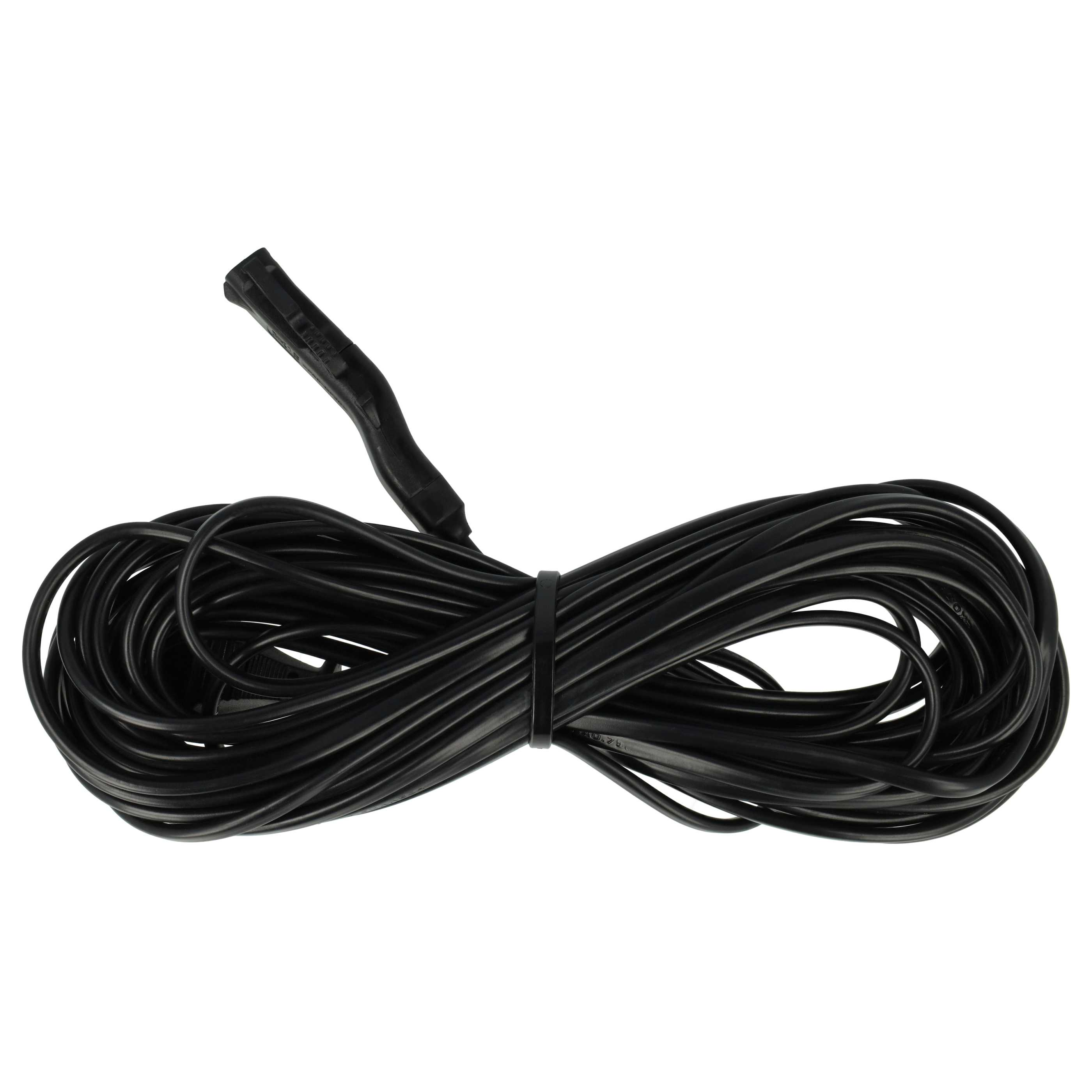 Aufgerolltes schwarzes Kabel mit Stecker auf weißem Hintergrund.