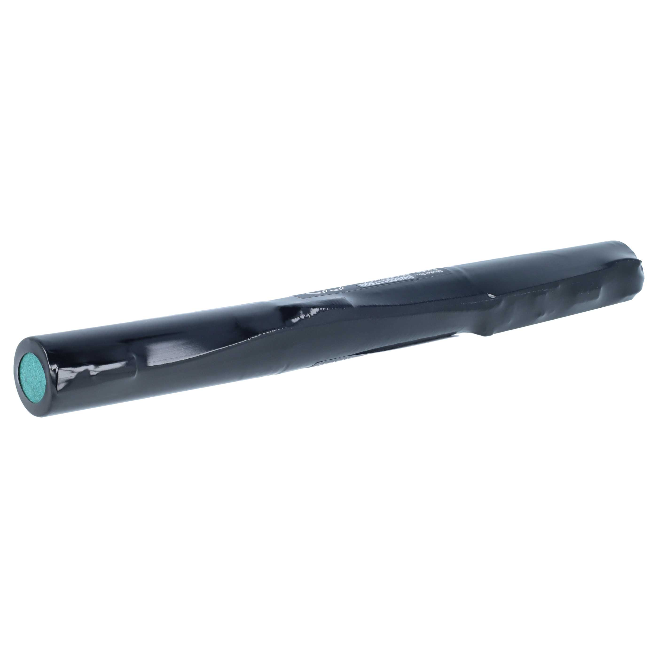 Eine schwarze, zylindrische Batterie mit einer grünen Kontaktfläche an der Seite liegt auf weißem Hintergrund.