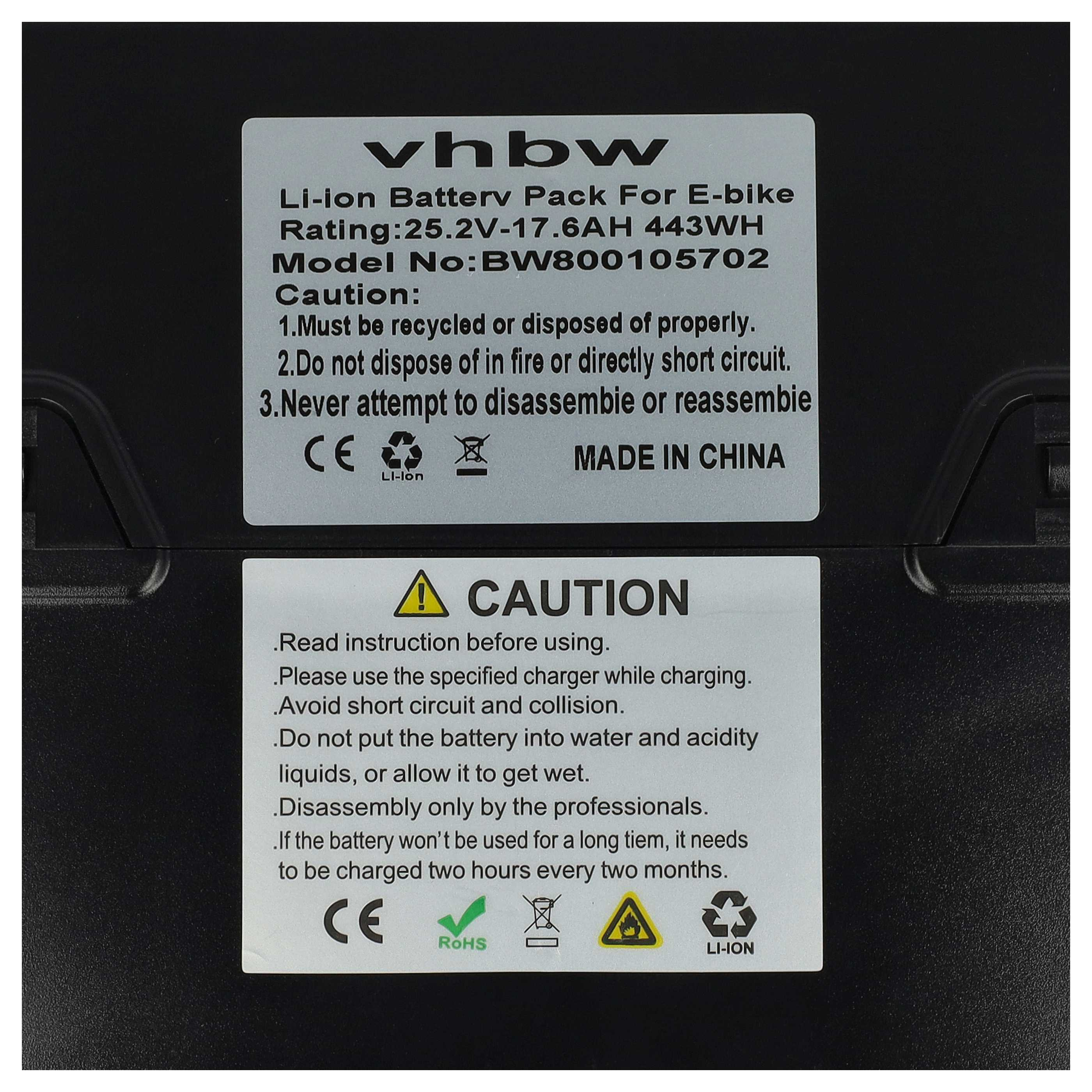 Aufkleber mit Batterie-Spezifikationen, Warnungen und CE-Kennzeichnung auf schwarzem Untergrund.