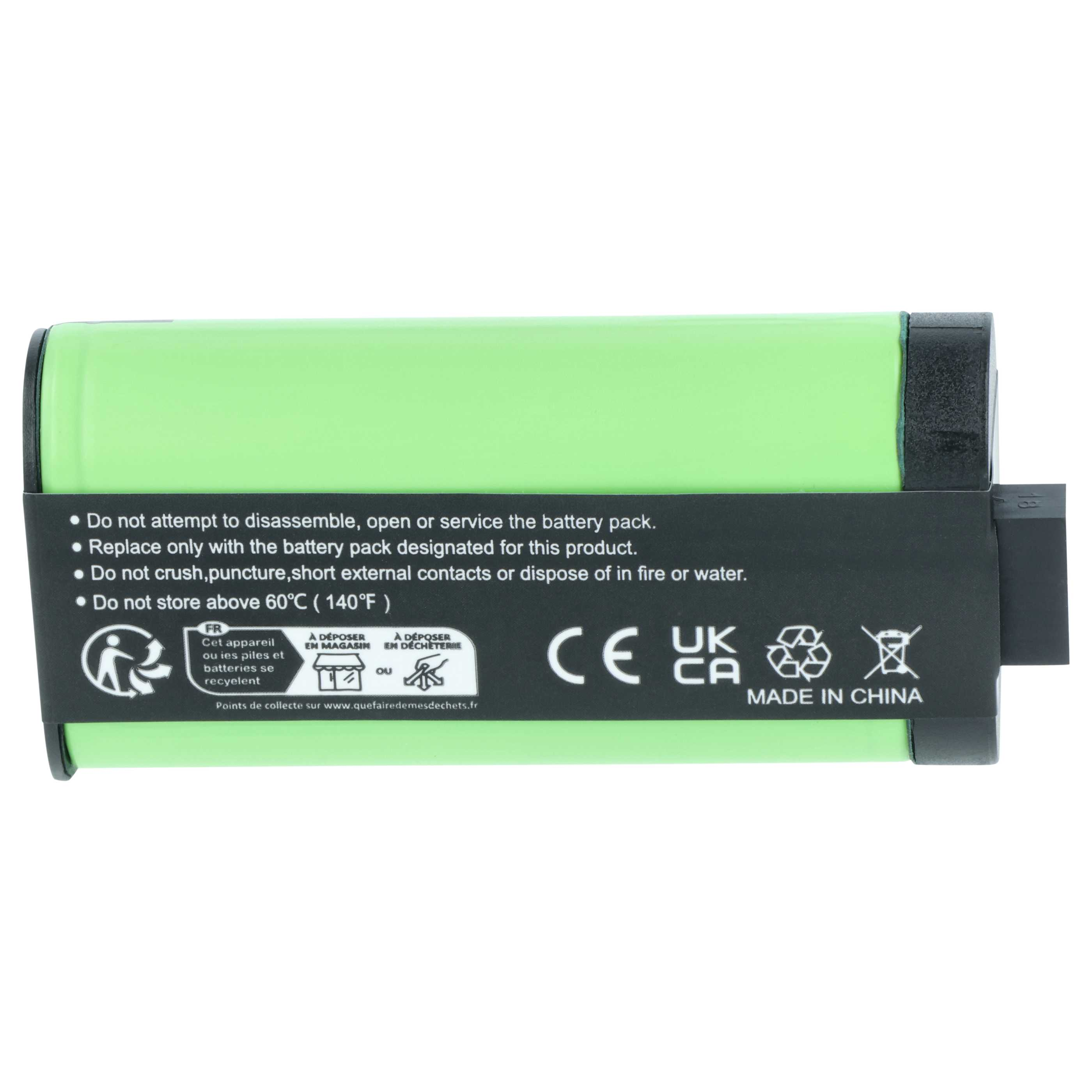 Grüner Akkupack mit Warntexten, Recycling-Symbolen, CE-Zeichen und Aufschrift Made in China.