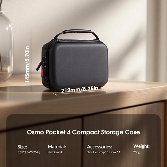 Schwarze Osmo Pocket 4 Aufbewahrungsbox auf einem Holzschrank mit Maßangaben und Produktdetails.