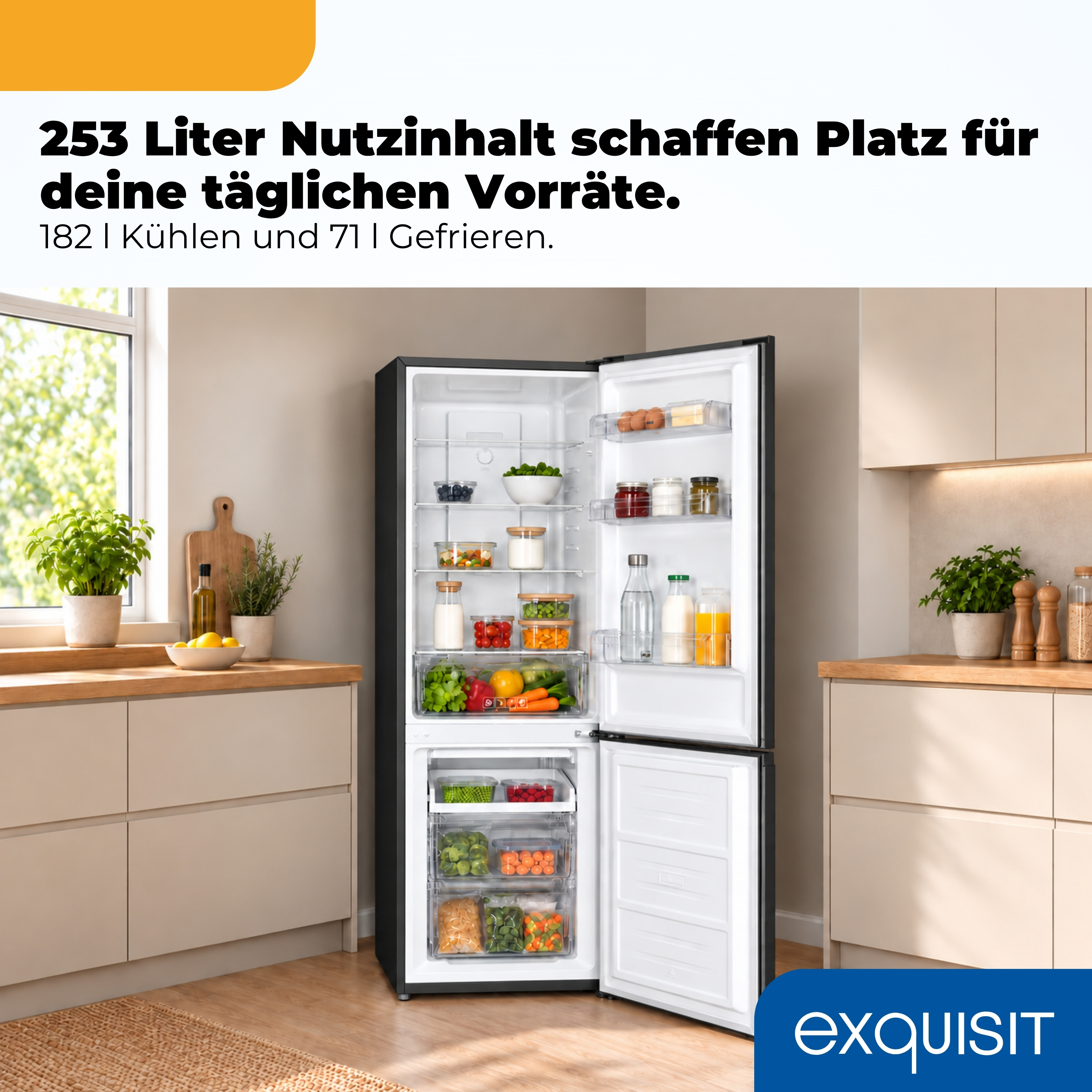Offener schwarzer Kühlschrank in einer modernen Küche mit Lebensmitteln gefüllt.