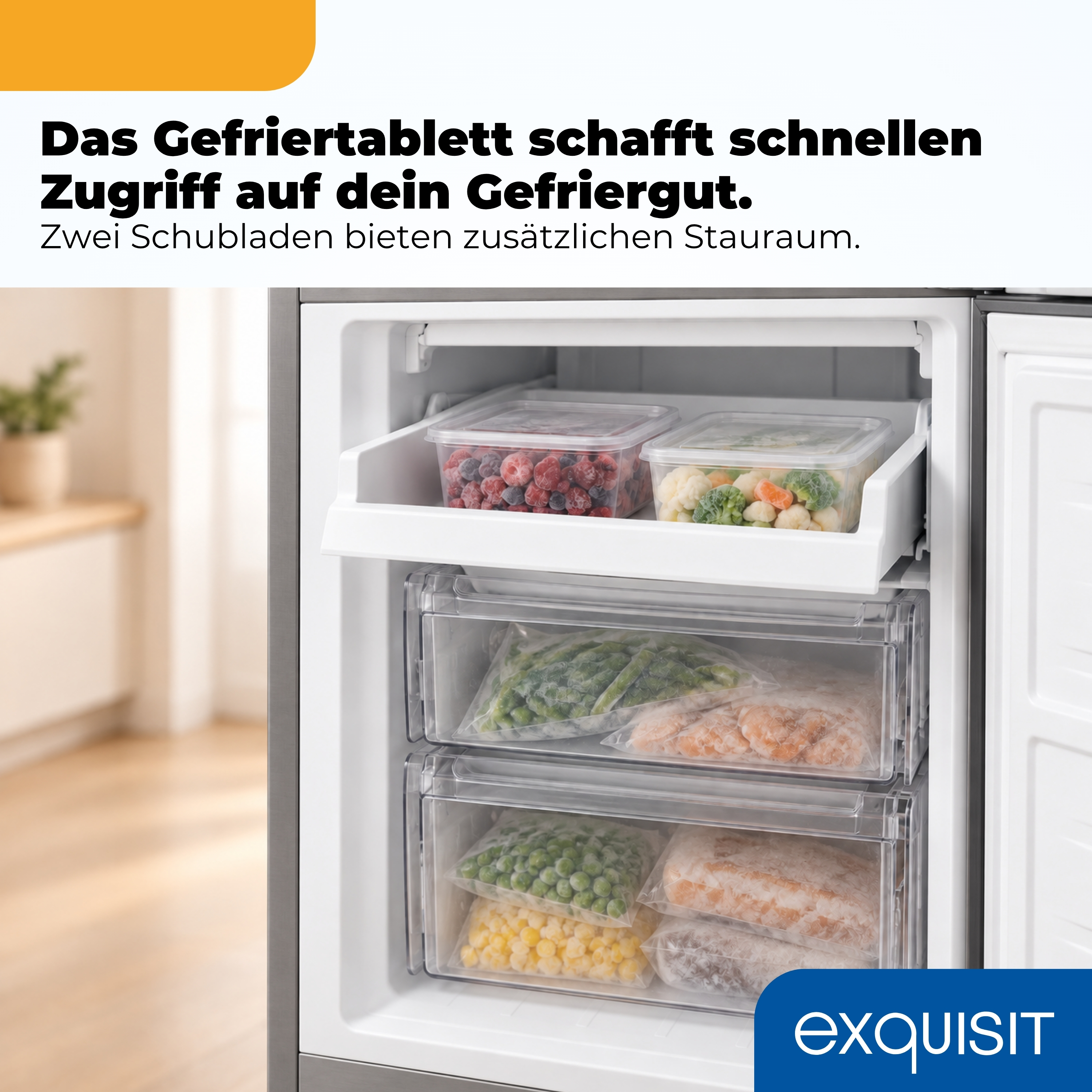 Offenes Gefrierfach mit einem Tablett für Beeren und Gemüse, darunter zwei Schubladen mit gefrorenen Lebensmitteln.