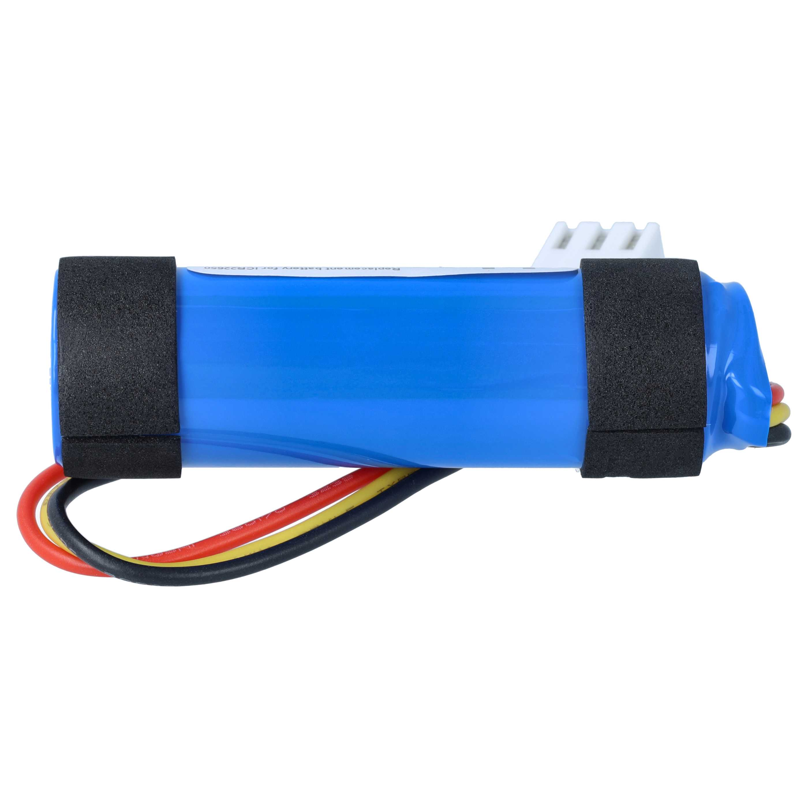 Ein blauer Akku mit schwarzen Schaumstoffringen, einem weißen Stecker und drei farbigen Kabeln auf weißem Hintergrund.