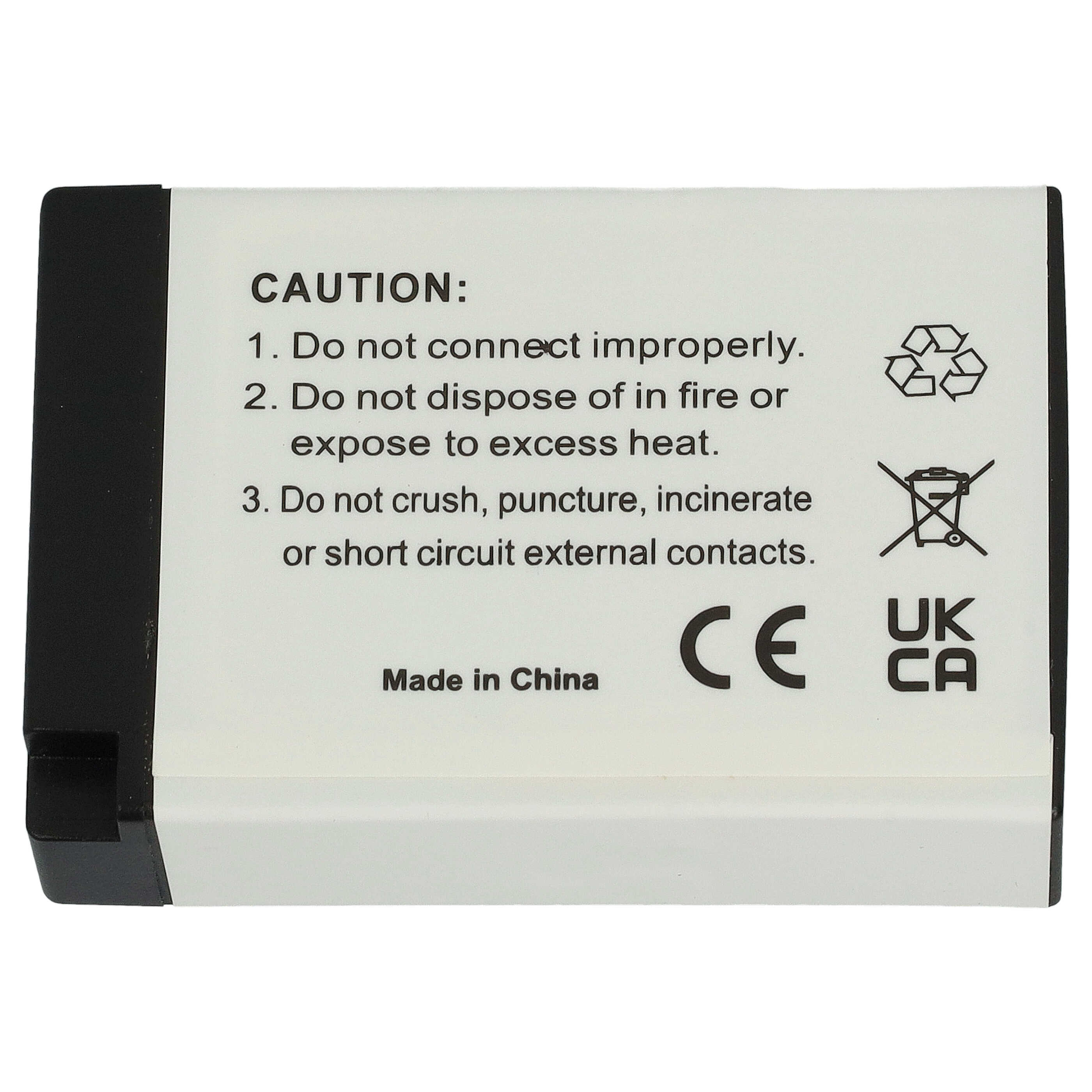 Eine weiße Batterie mit Warntext, Sicherheitssymbolen, CE-Zeichen, UKCA-Zeichen und Hergestellt in China auf weißem Grund.