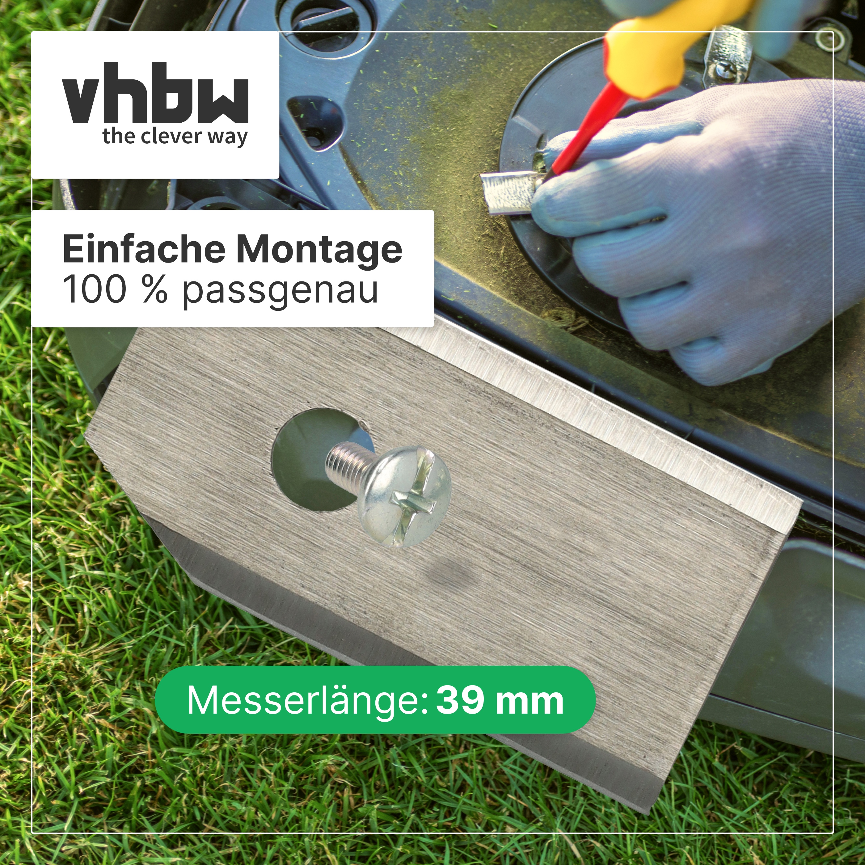 Gefügter Schraubenzieher montiert eine Klinge am Mähroboter.