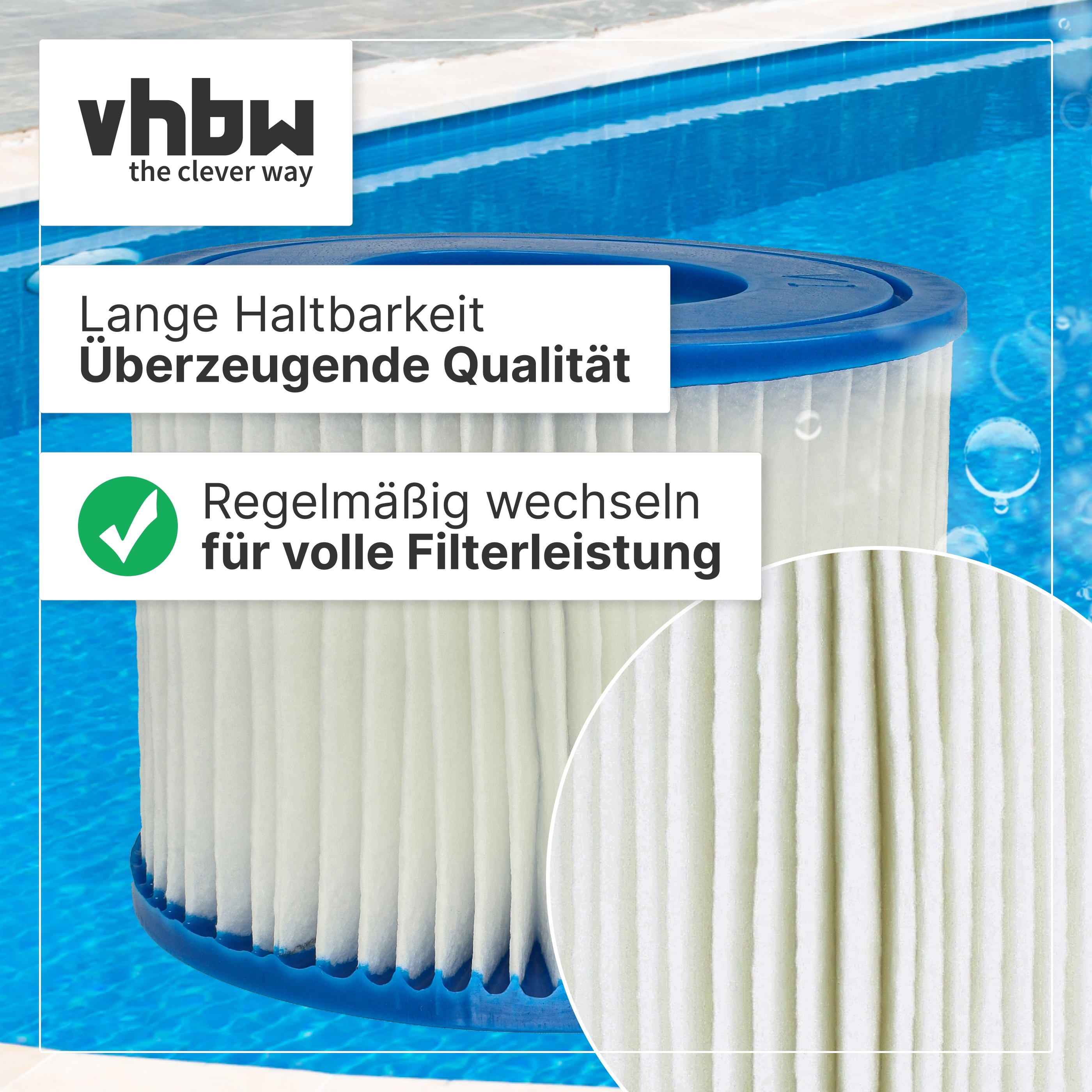 Ein blauer Poolfilter vor einem Pool mit Werbetexten und einem Detailbild der Filterlamellen.