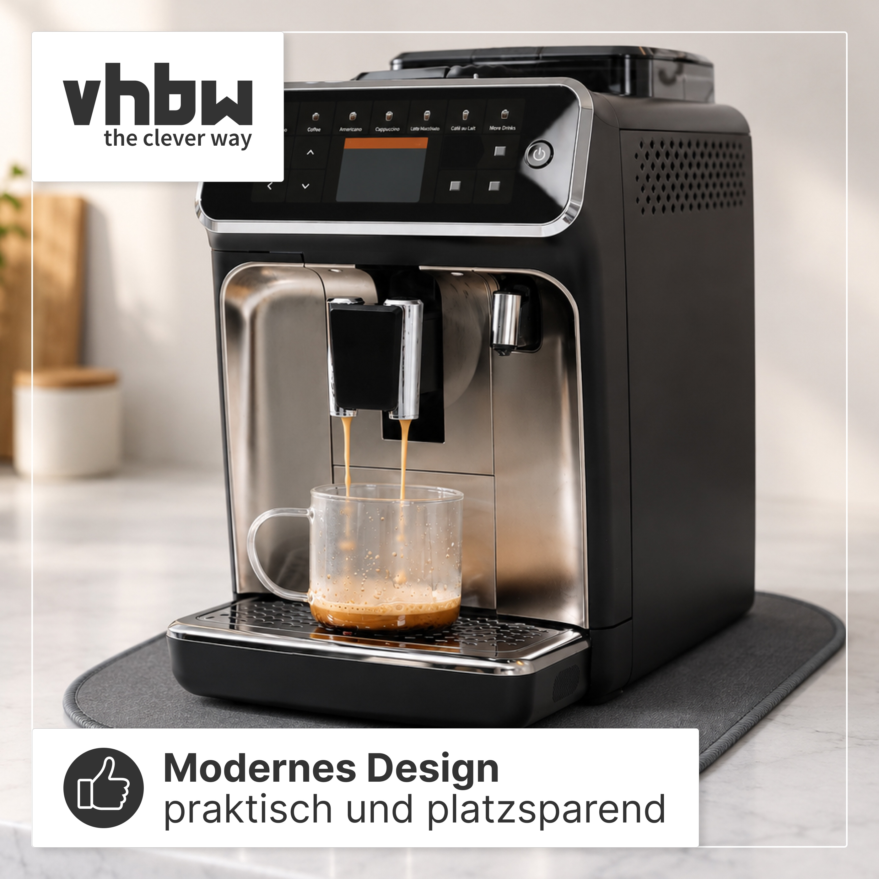 Eine schwarz-silberne Espressomaschine gießt Kaffee in eine transparente Tasse auf einer weißen Arbeitsplatte.