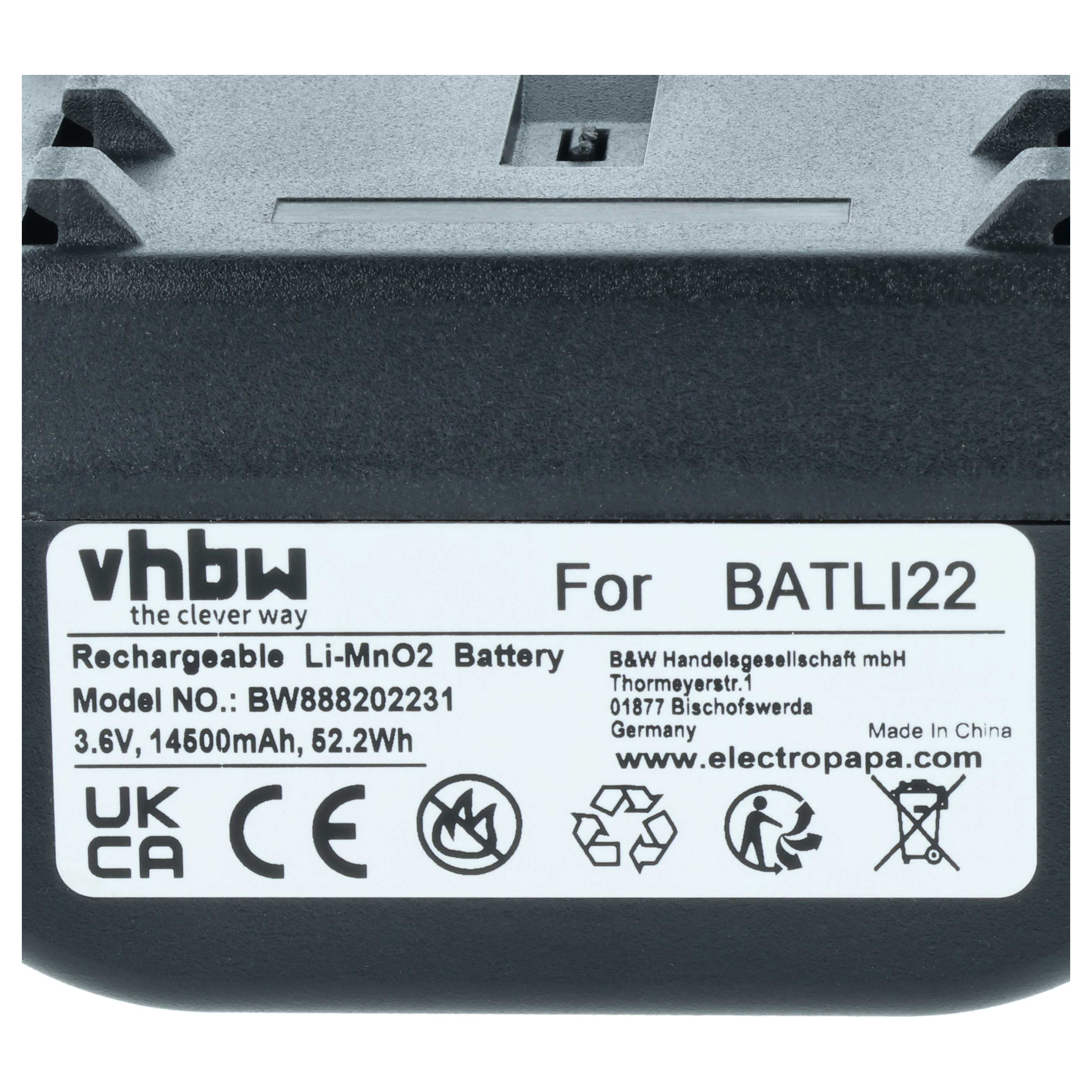 Nahaufnahme eines schwarzen Batterieetiketts mit Spezifikationen wie vhbw Marke, Modell BW888202231 und Zertifizierungen.
