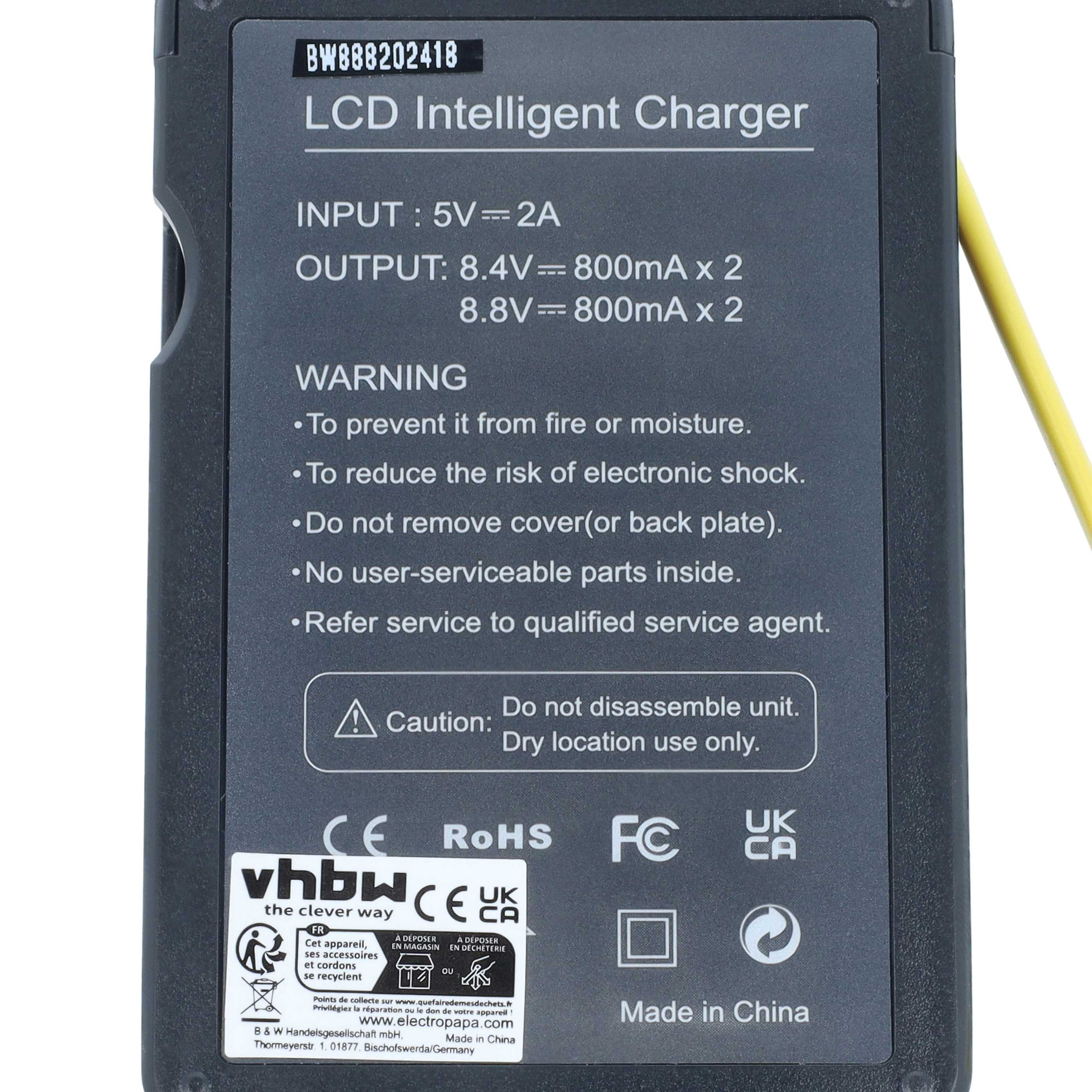 Rückseite eines LCD-Intelligent-Chargers mit Warnhinweisen und technischen Daten.
