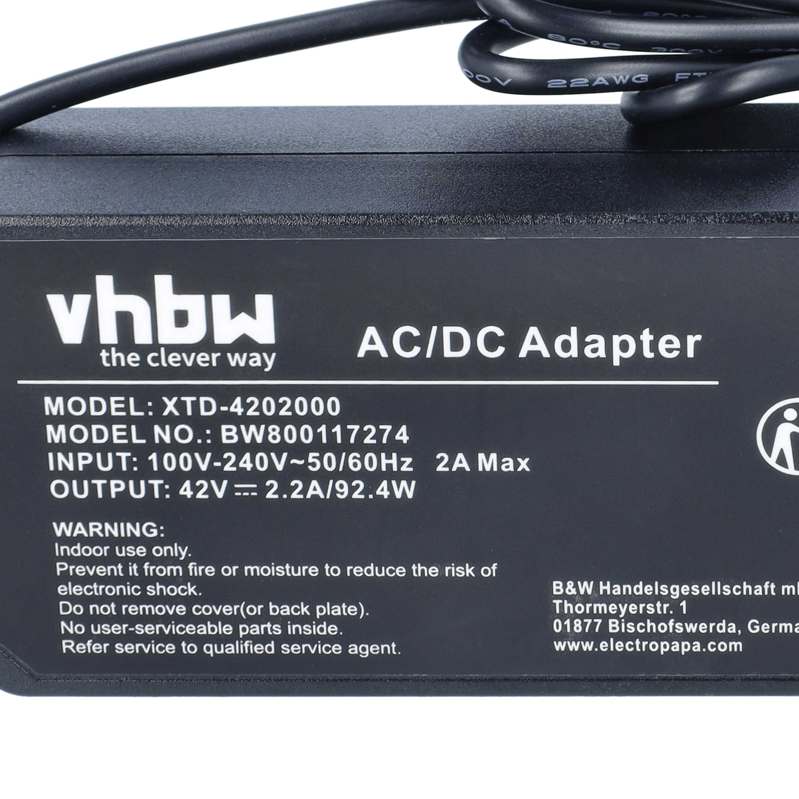 Schwarzes vhbw AC/DC-Adapter-Etikett mit Modellspezifikationen und Warnhinweisen.