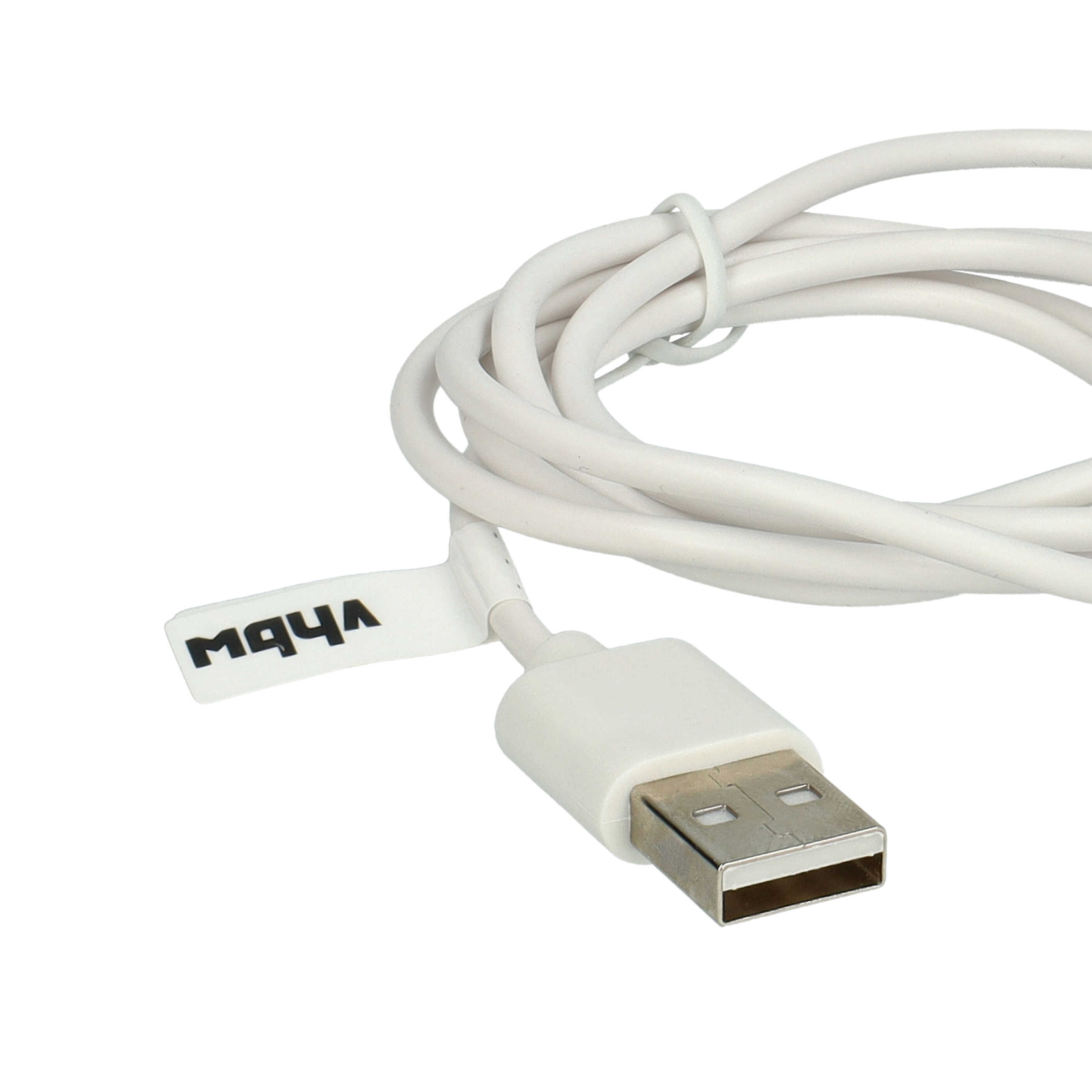 Ein weißes USB-Kabel mit Stecker und Etikett vor weißem Hintergrund.