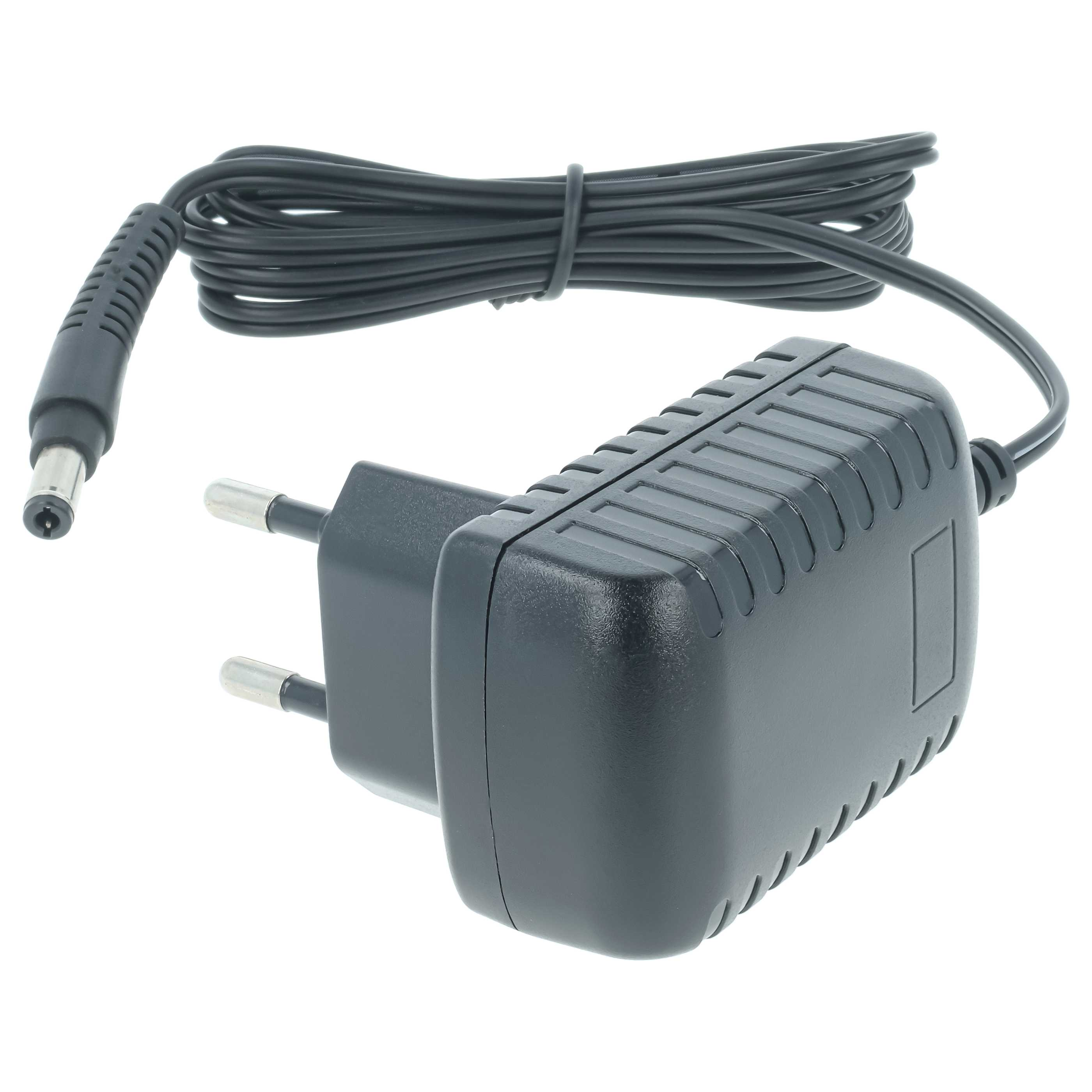 Schwarzes Steckernetzteil mit EU-Stecker und langem Kabel auf weißem Grund.