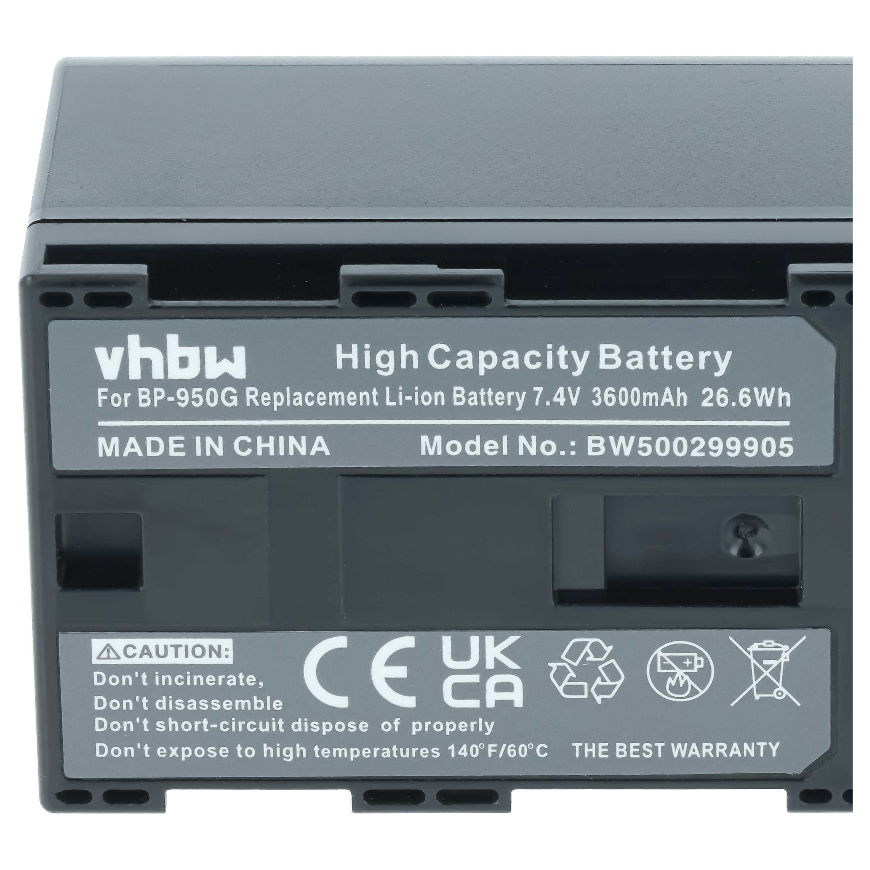Nahaufnahme einer grauen Akkubatterie mit Warnhinweisen und technischen Daten.