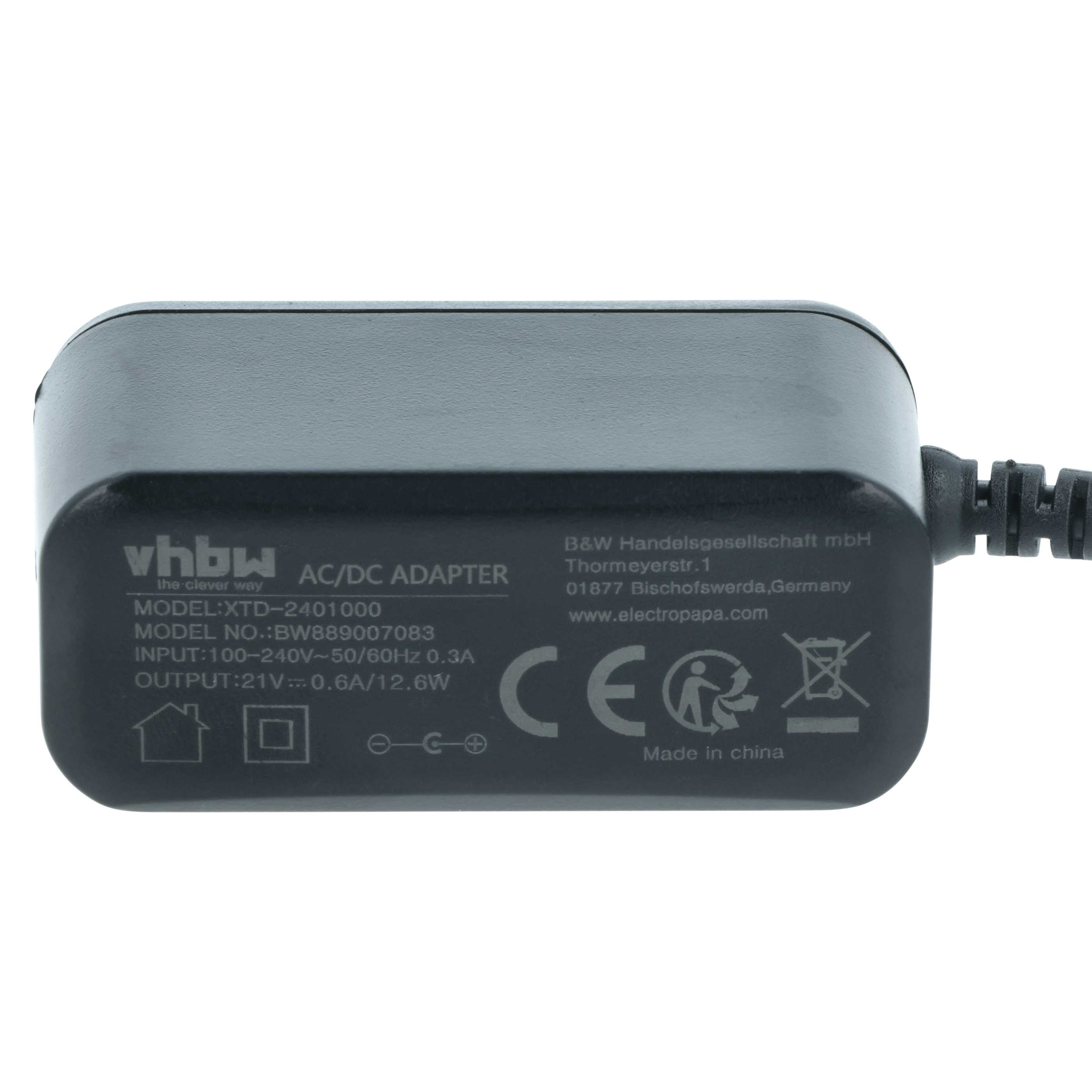 Schwarzer AC/DC-Adapter mit technischen Daten und CE-Kennzeichnung auf weißem Hintergrund.