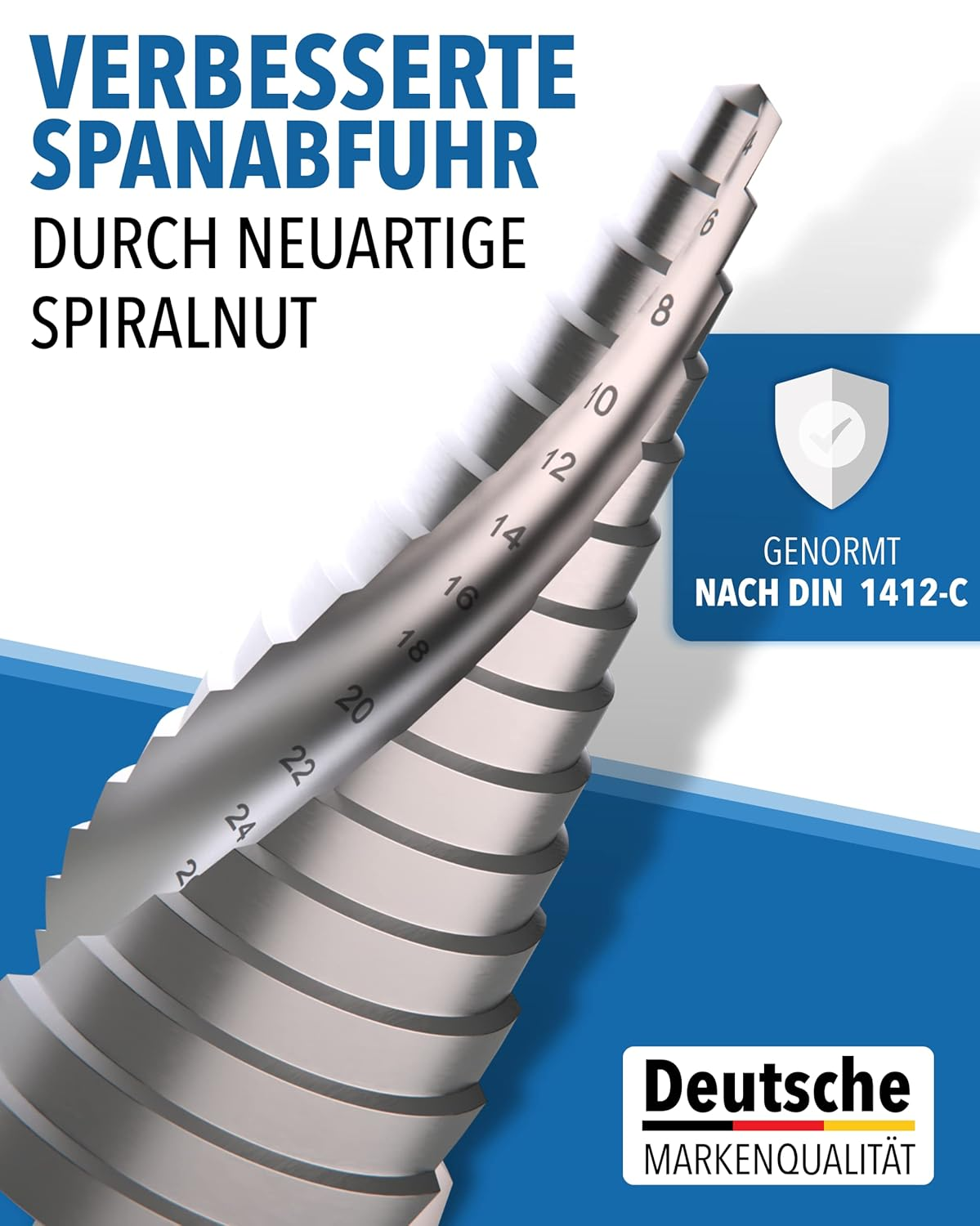 Stufenbohrer mit Spiralnut und Größenmarkierungen vor blauem Hintergrund.