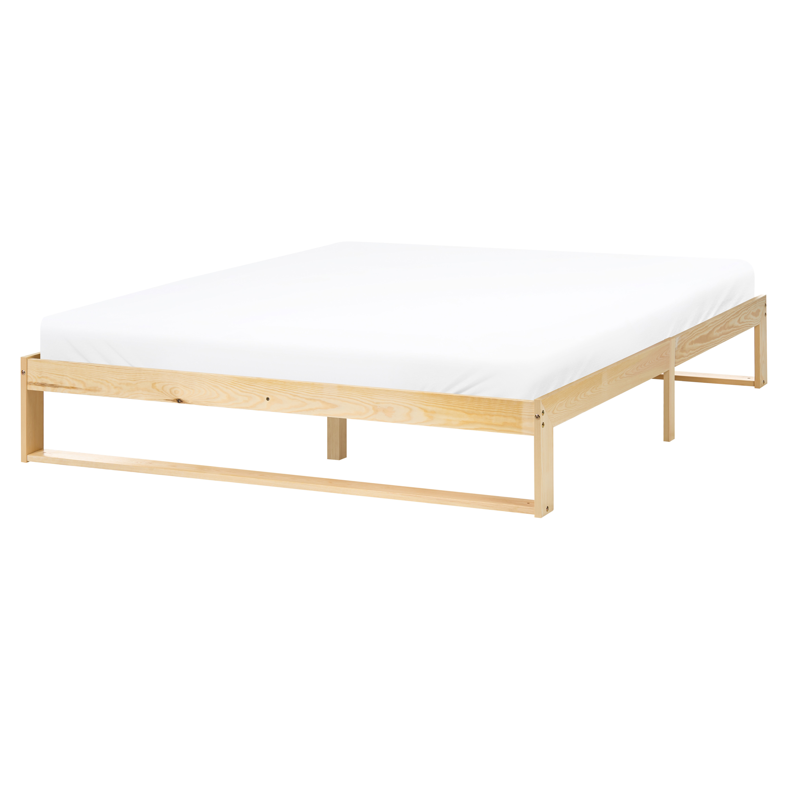 Una struttura per letto in legno con materasso bianco su sfondo bianco.