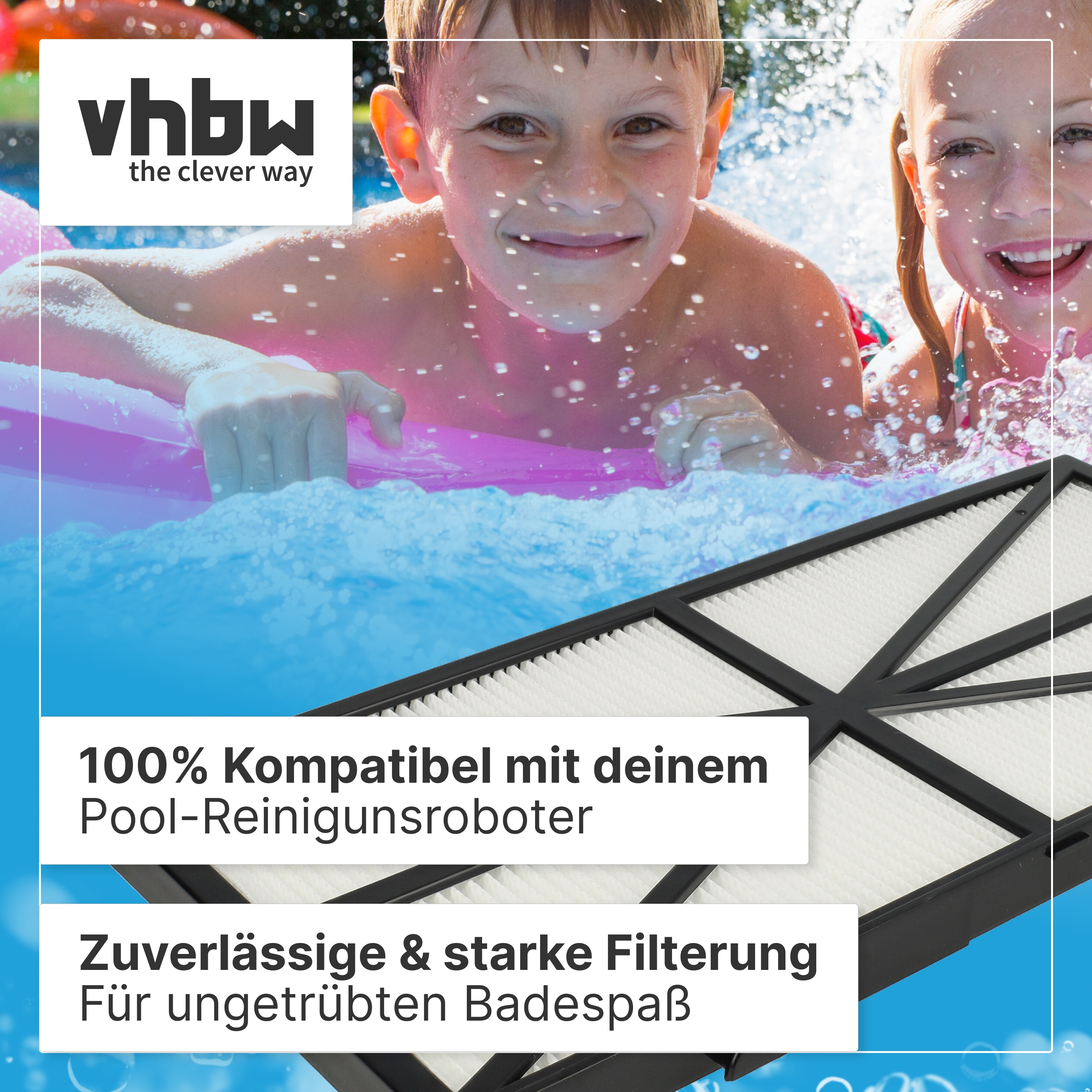 Ein Poolfilter im Vordergrund, während Kinder glücklich im Wasser spielen.