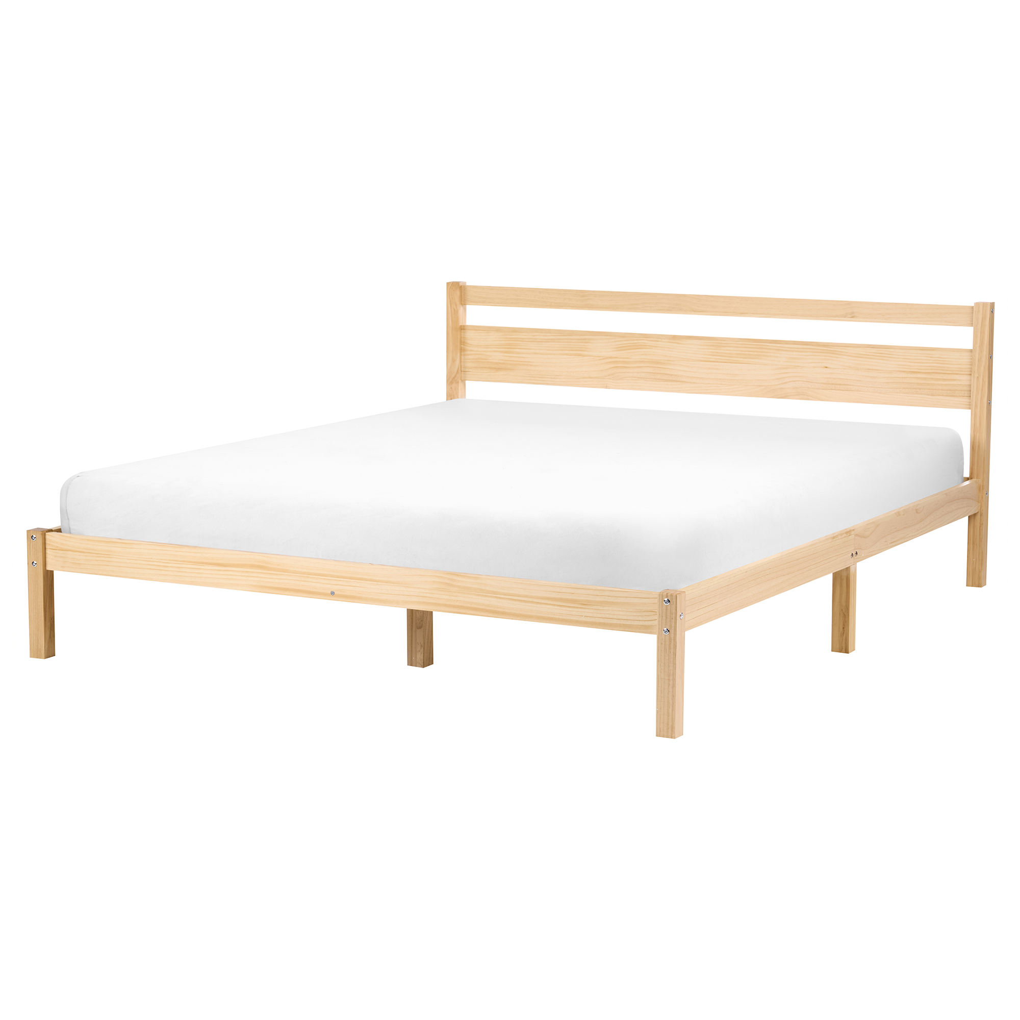 Un letto matrimoniale in legno con testata semplice e materasso bianco su sfondo bianco.